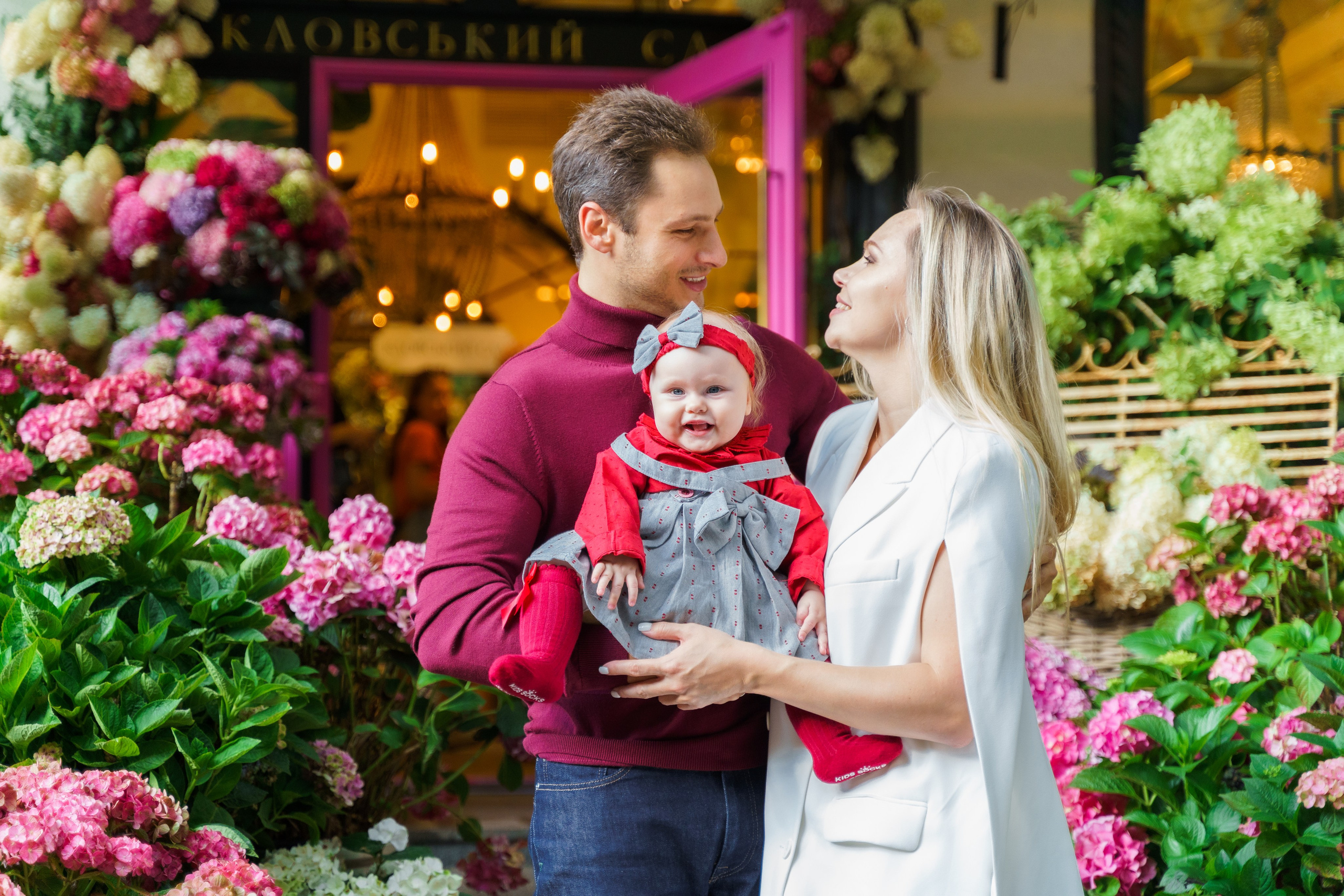 Сімейна фотосесія в гортензіях в Клов саду. Family photographer in Kiev Natalia Shkavron