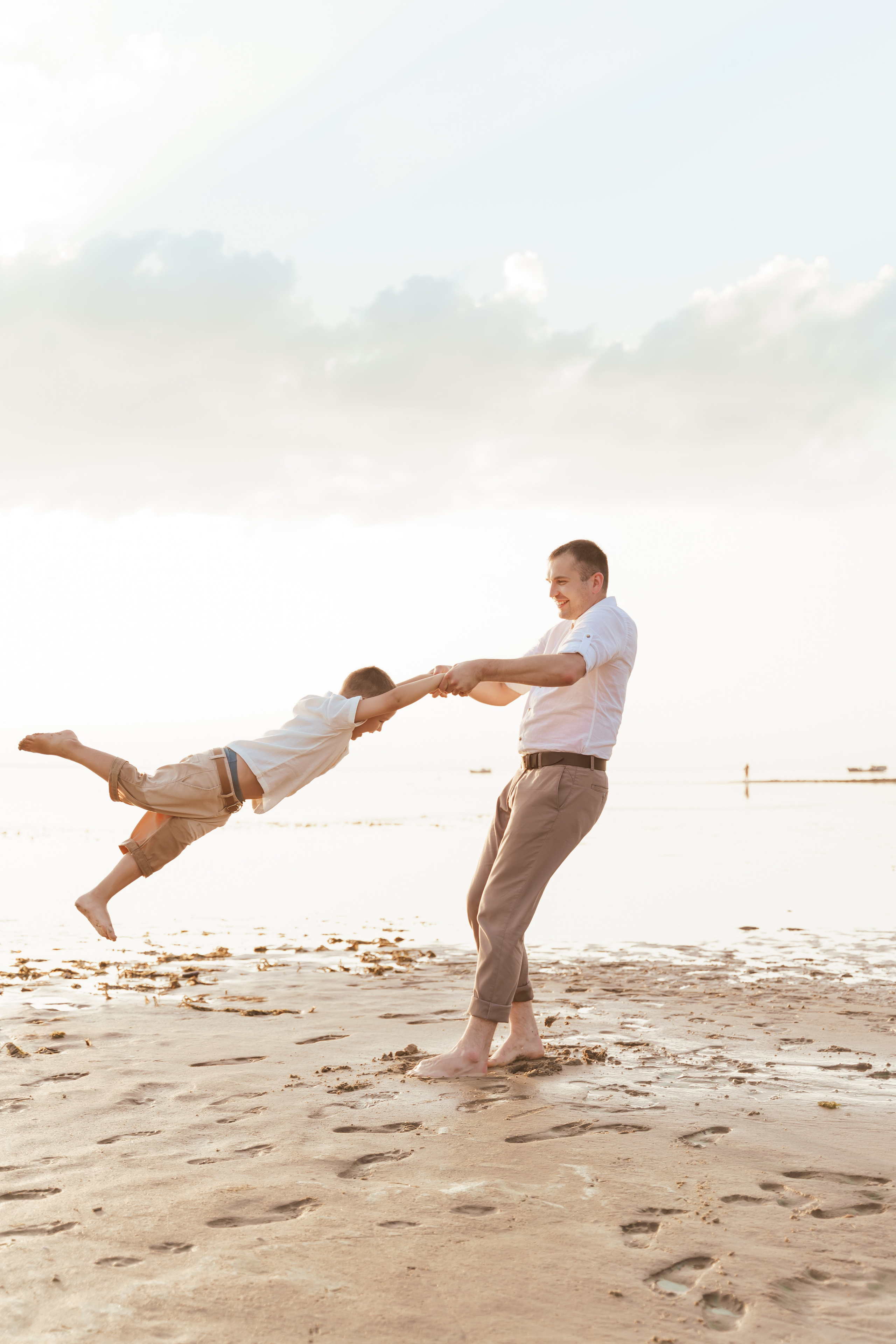 Фотосесія вагітності біля Київського моря. Сімейний фотограф Київ Наталія Шкаврон