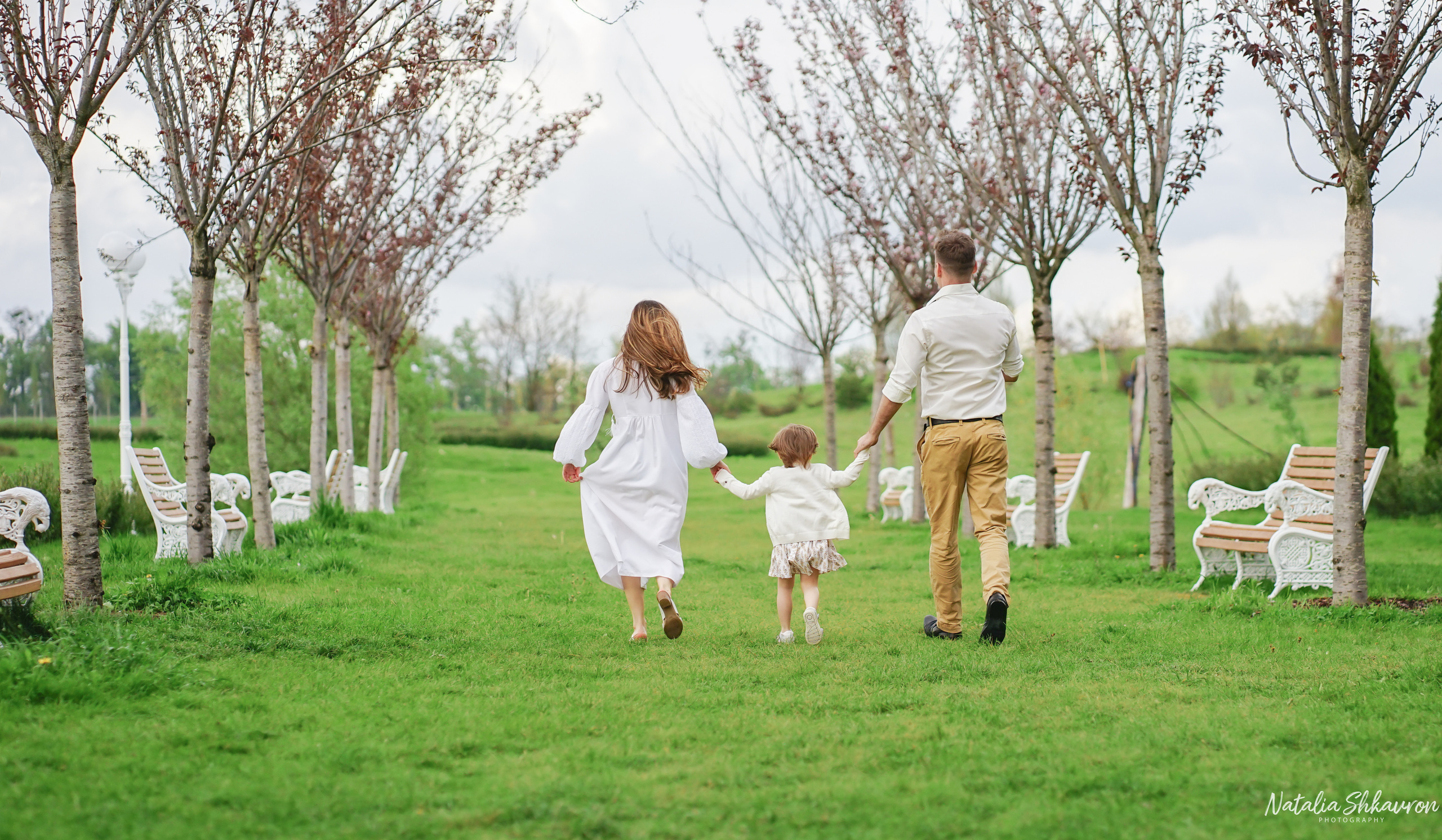 Сімейна фотосесія в тюльпанах. Сімейний фотограф Київ Наталія Шкаврон