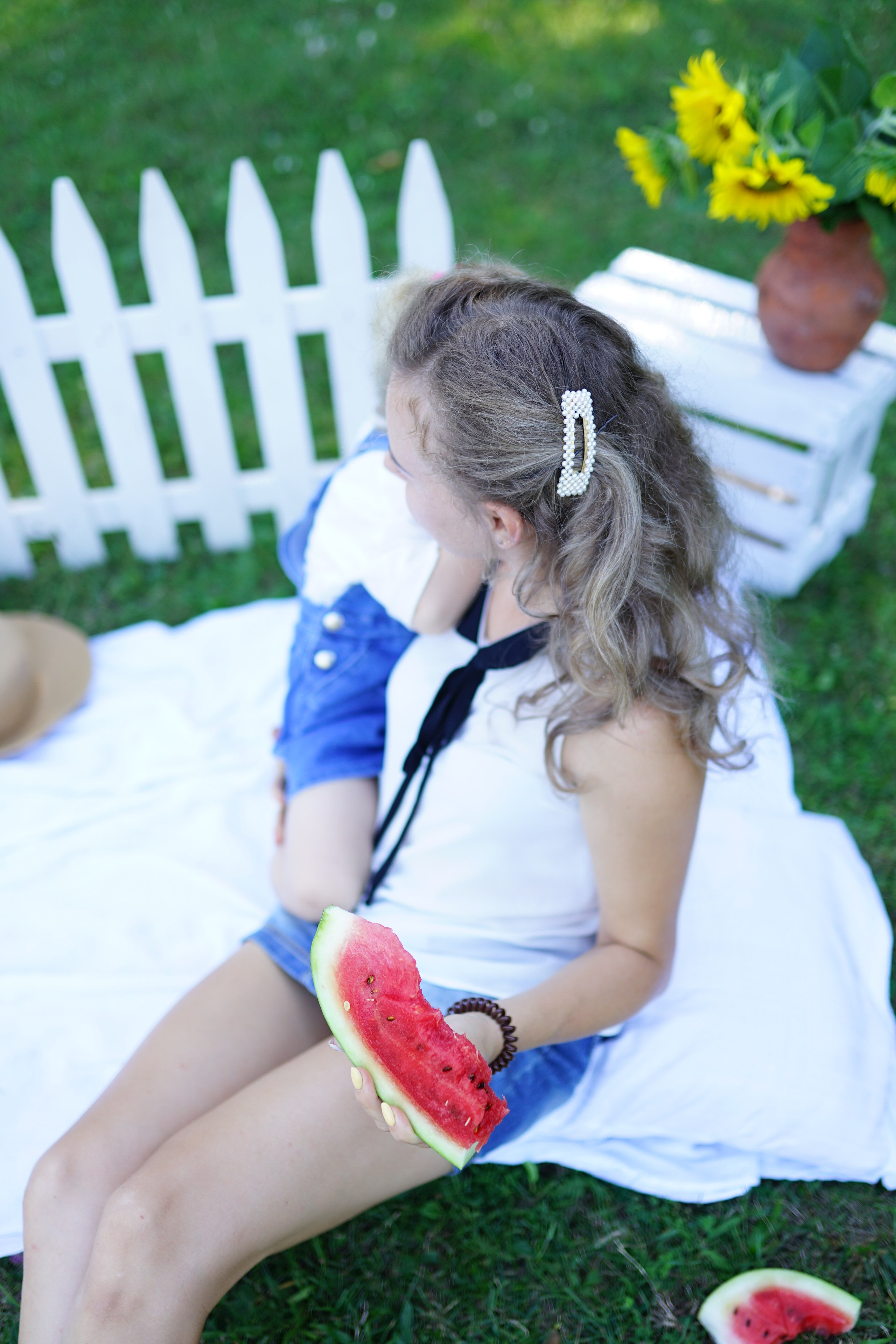 Сімейна фотосесія з кавунами. Family photographer in Kiev Natalia Shkavron