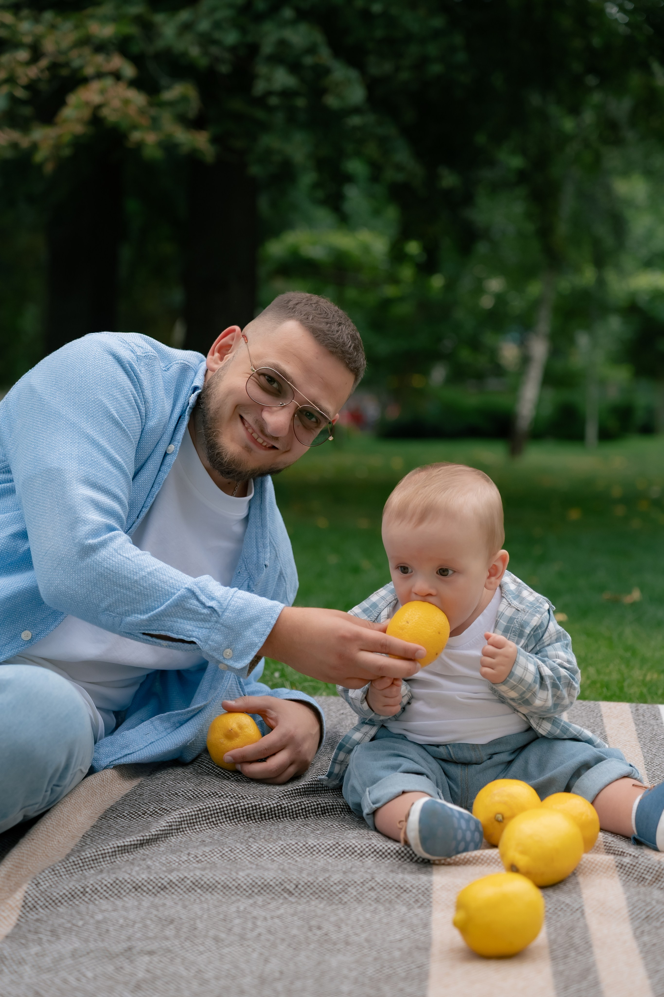 Сімейна фотосесія у парку Прага. Сімейний фотограф Київ Наталія Шкаврон