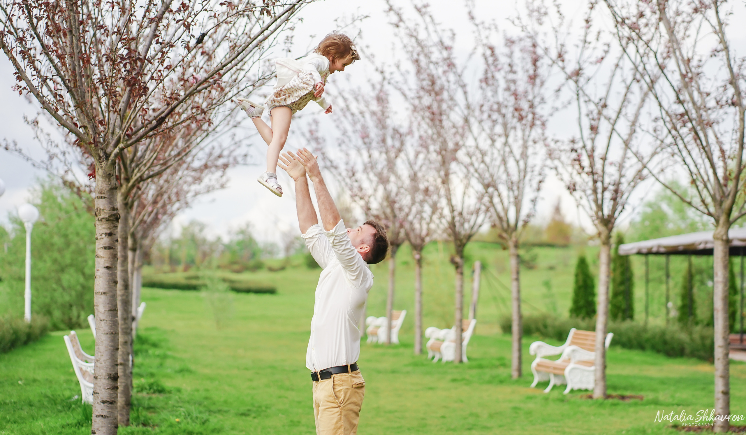 Сімейна фотосесія в тюльпанах. Сімейний фотограф Київ Наталія Шкаврон