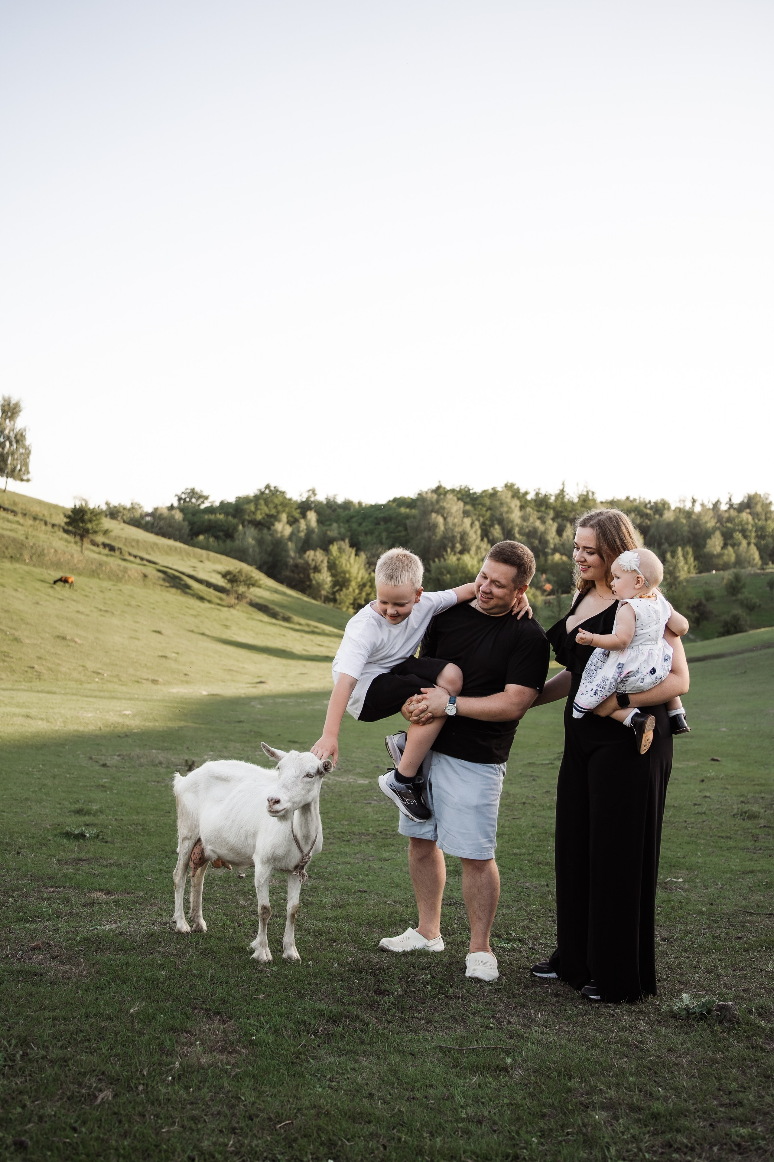 Святкування 1-го дня народження на овечій фермі. Family photographer in Kiev Natalia Shkavron
