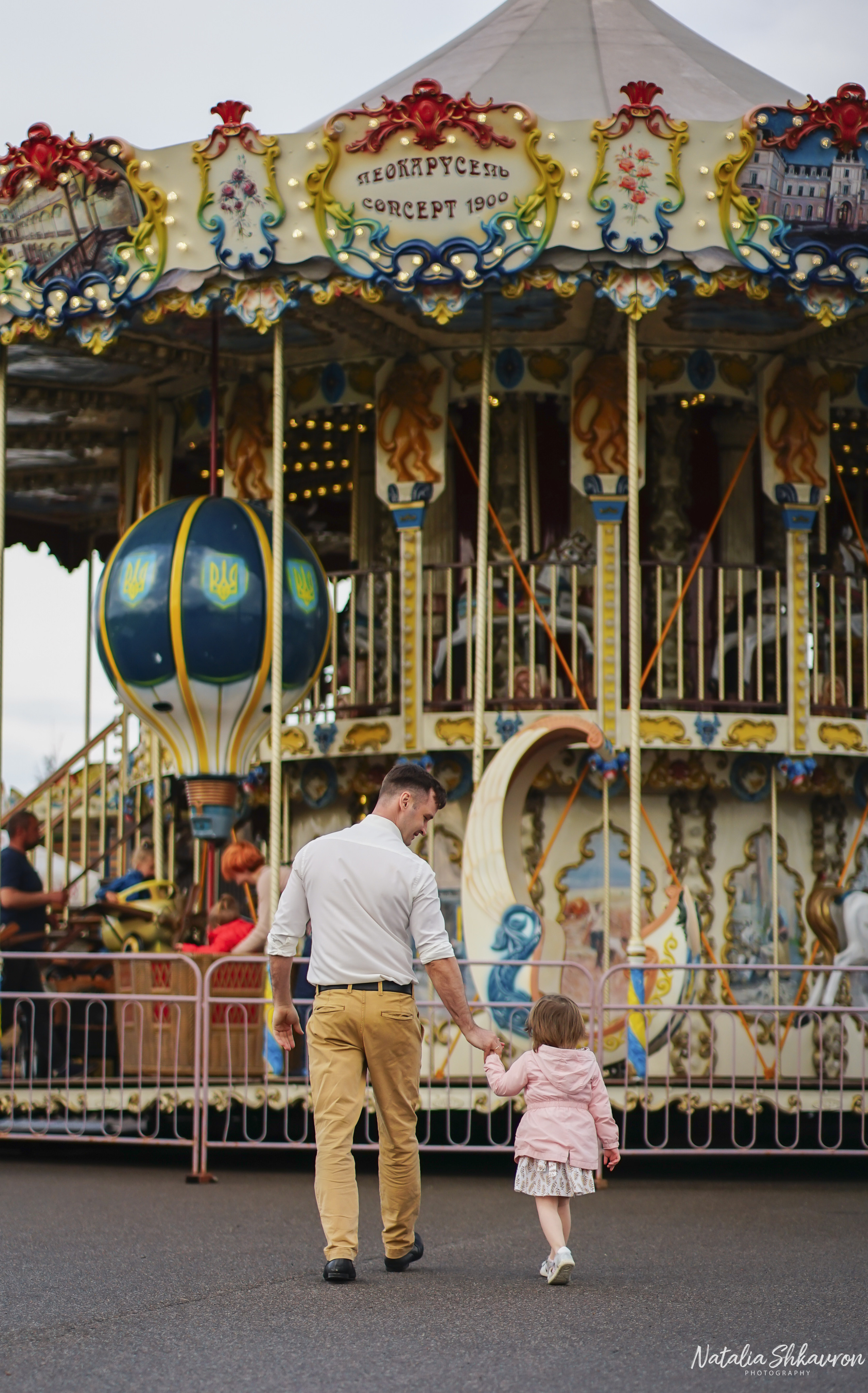 Сімейна фотосесія в тюльпанах. Сімейний фотограф Київ Наталія Шкаврон