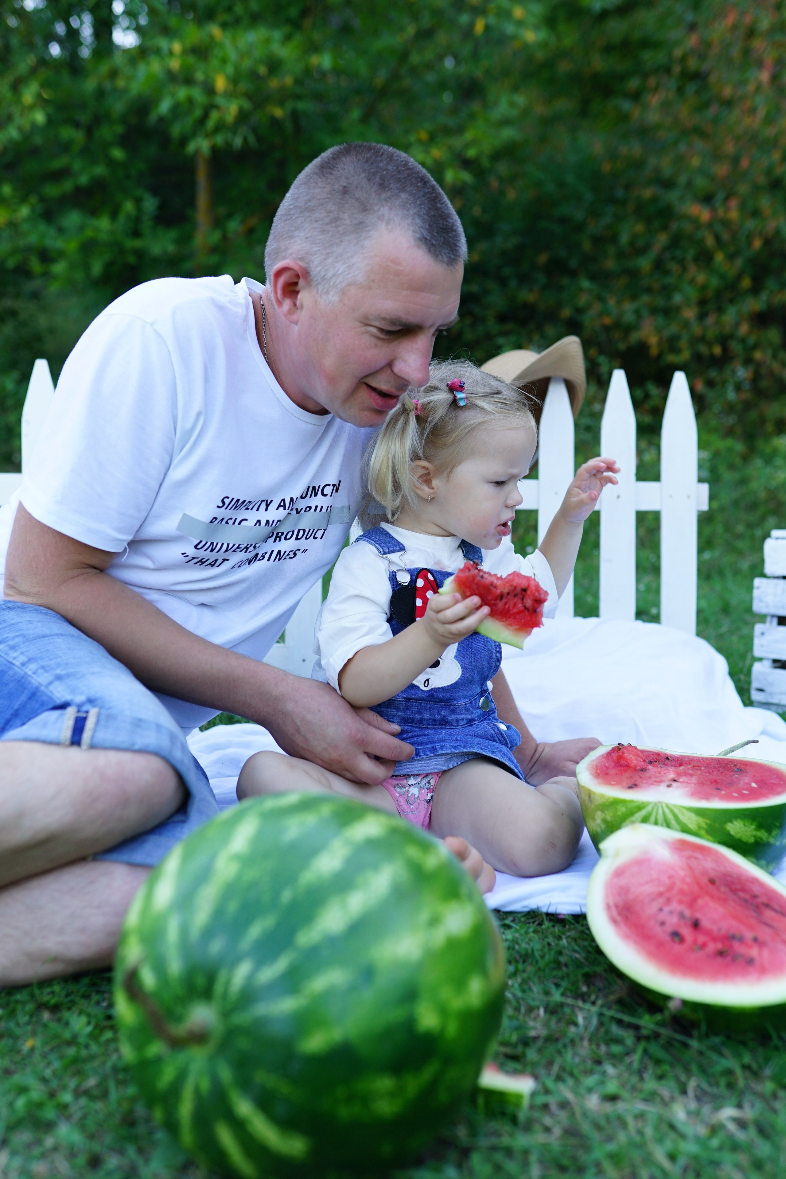 Сімейна фотосесія з кавунами. Family photographer in Kiev Natalia Shkavron