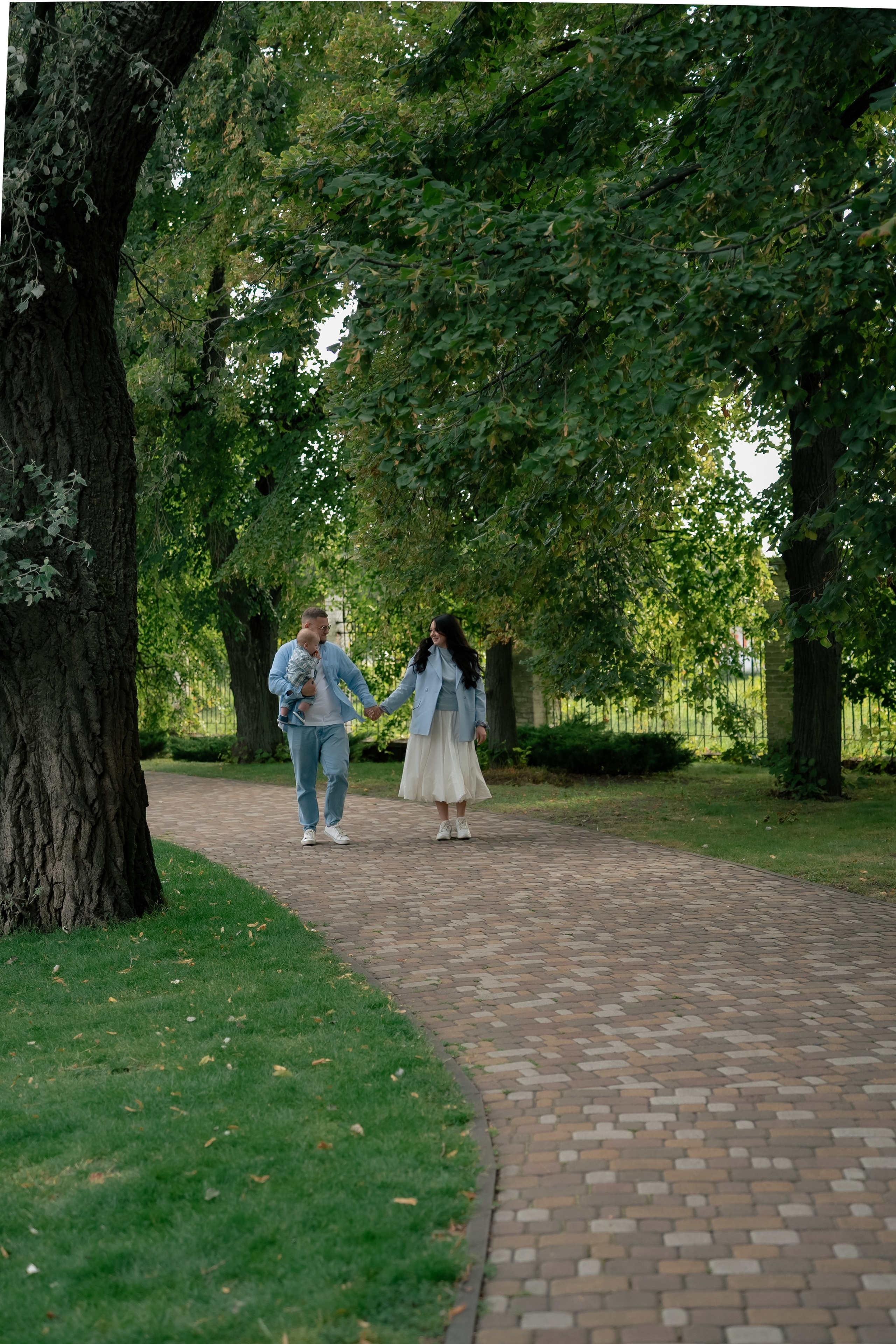Сімейна фотосесія у парку Прага. Сімейний фотограф Київ Наталія Шкаврон
