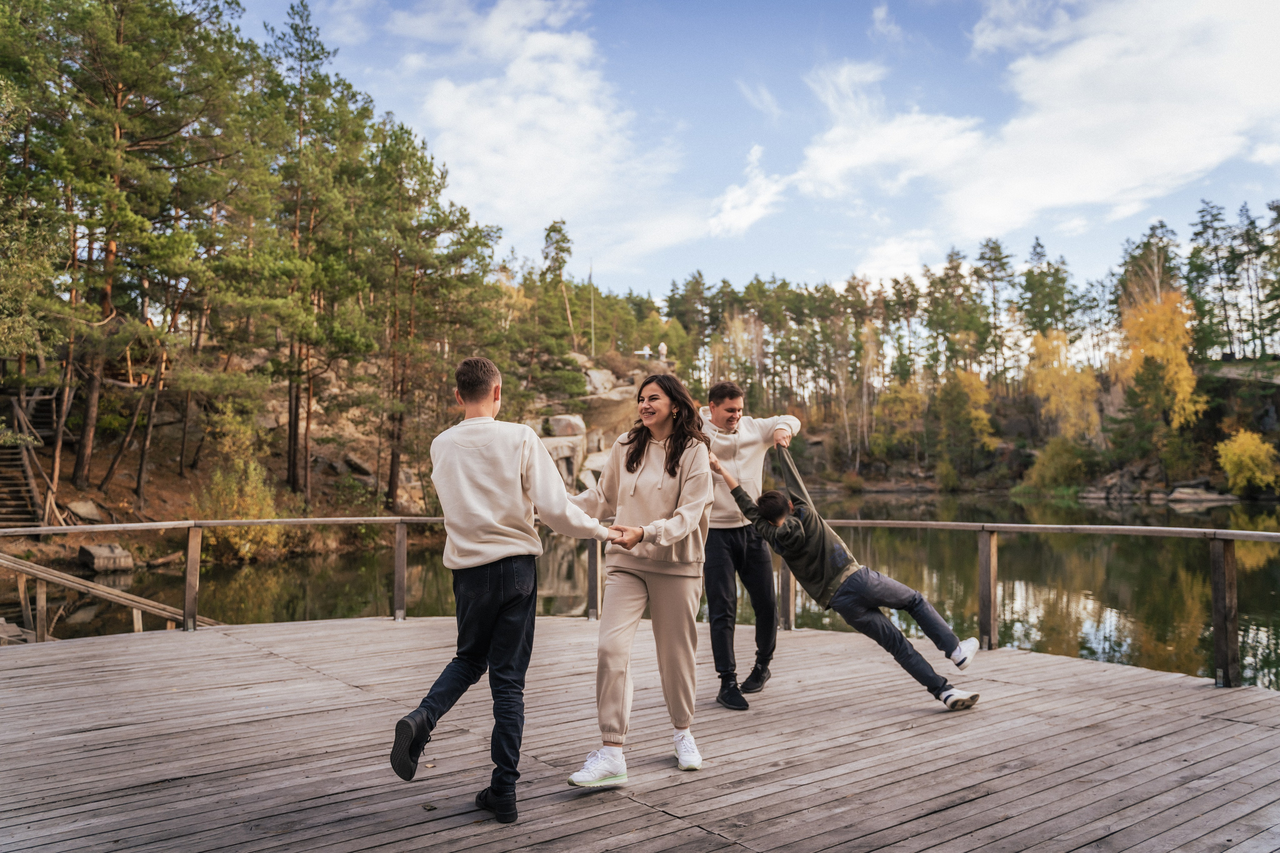 Сімейна фотосесія на природі біля Коростишівського карєру. Сімейний фотограф Київ Наталія Шкаврон