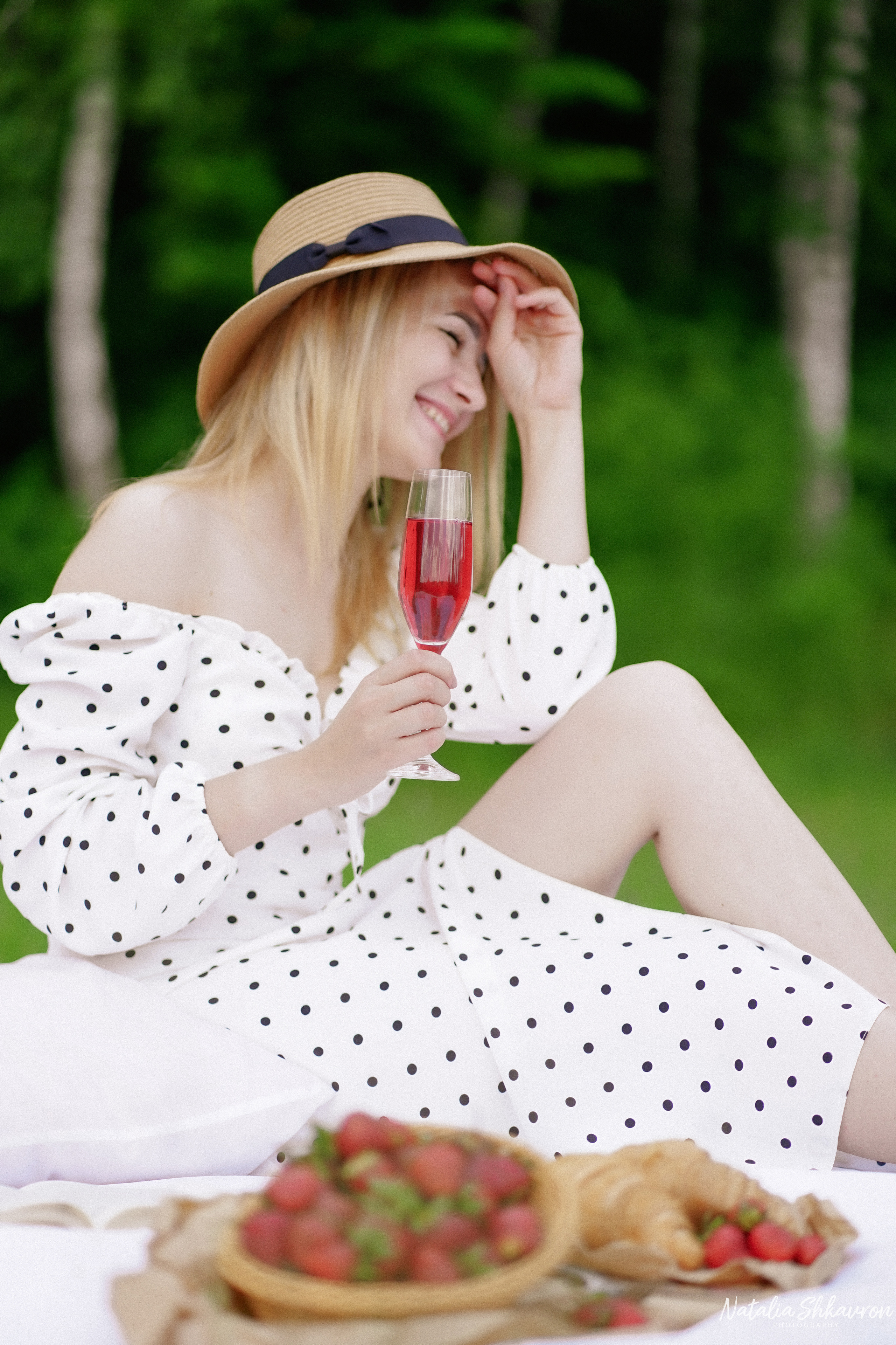 Фотосесія з полуницею. Family photographer in Kiev Natalia Shkavron