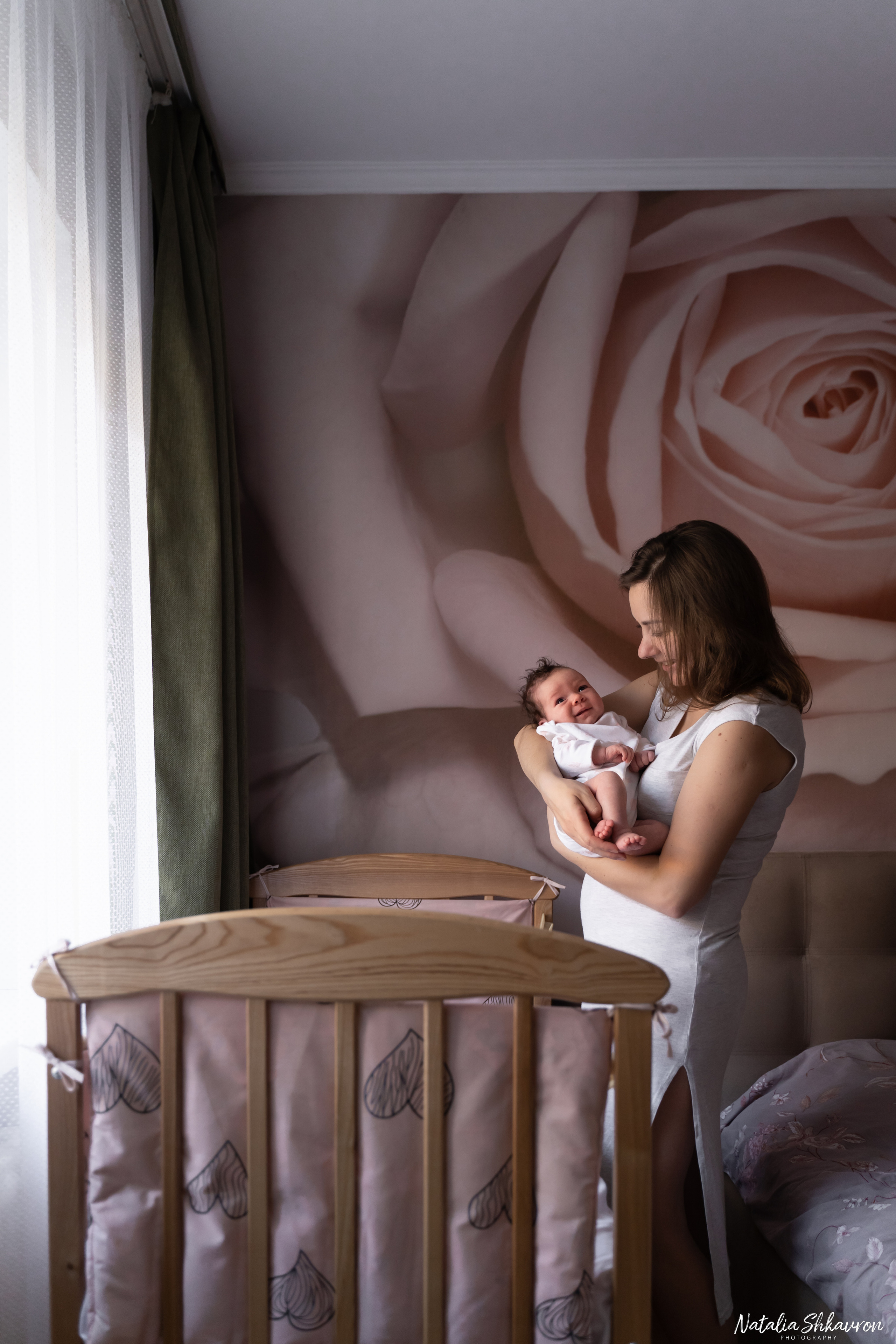 Сімейна домашня фотосесія новонародженої Лізи. Сімейний фотограф Київ Наталія Шкаврон