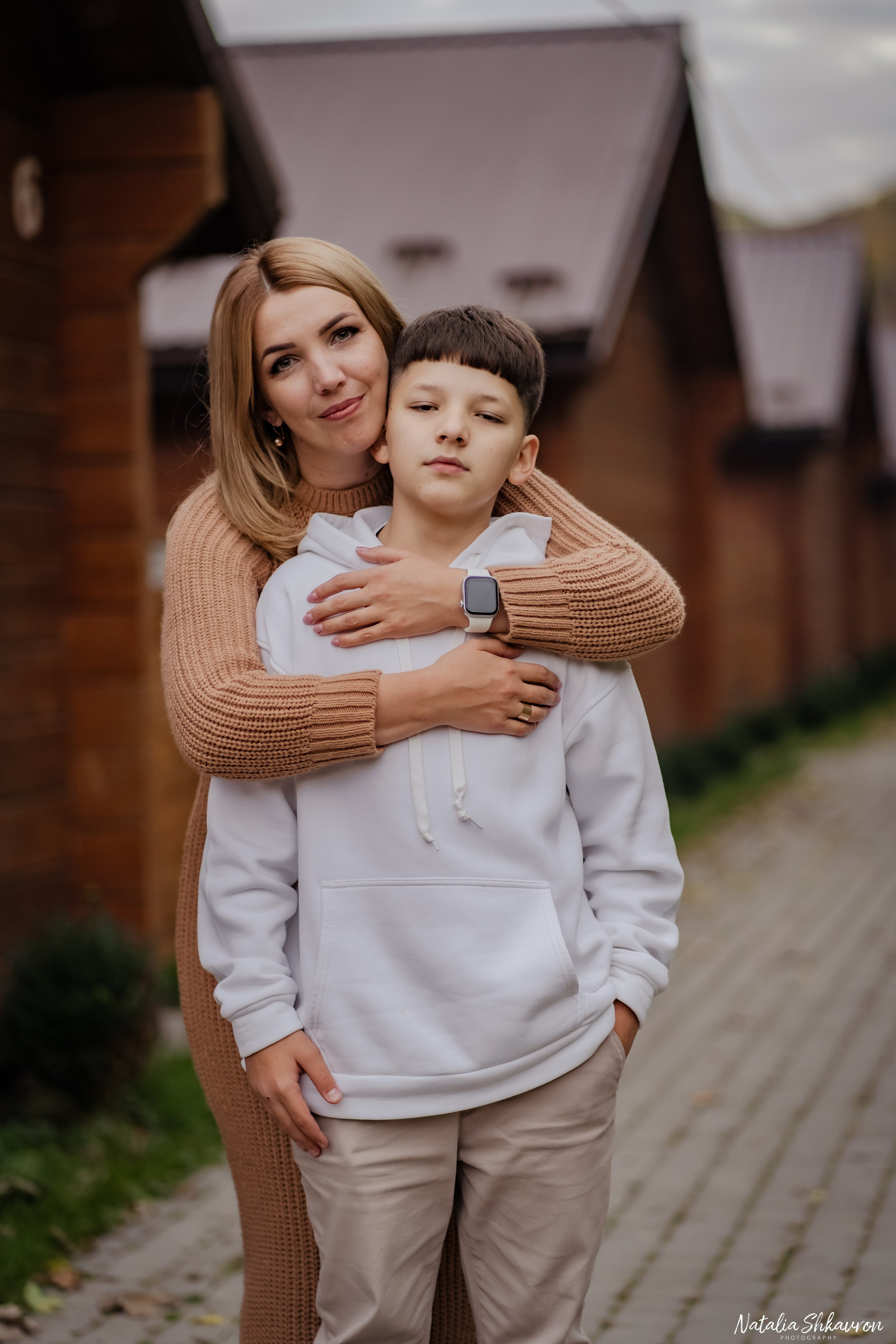Сімейна фотосесія восени біля води. Family photographer in Kiev Natalia Shkavron
