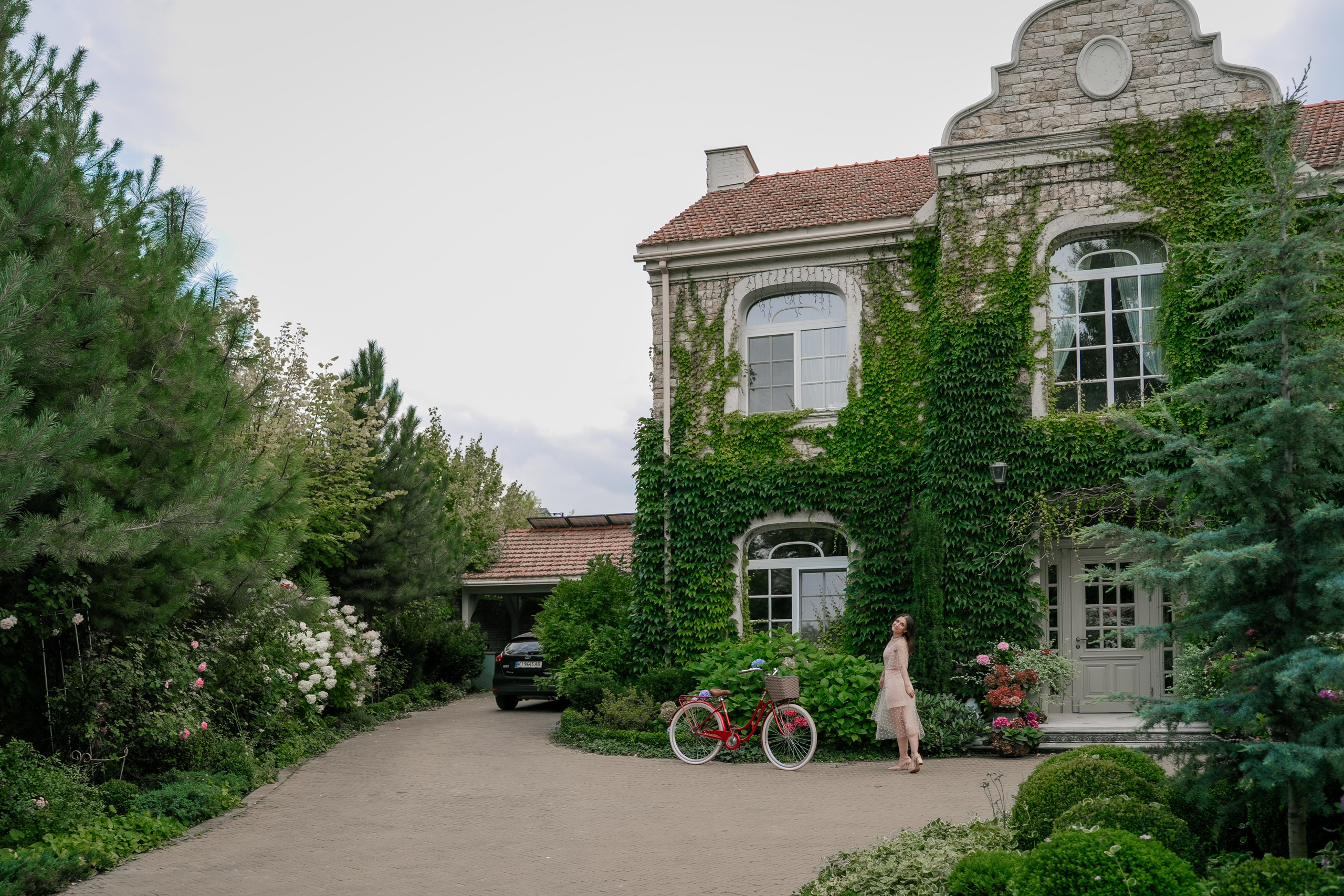 Фотосеся індивідуальна в гортензіях. Сімейний фотограф Київ Наталія Шкаврон
