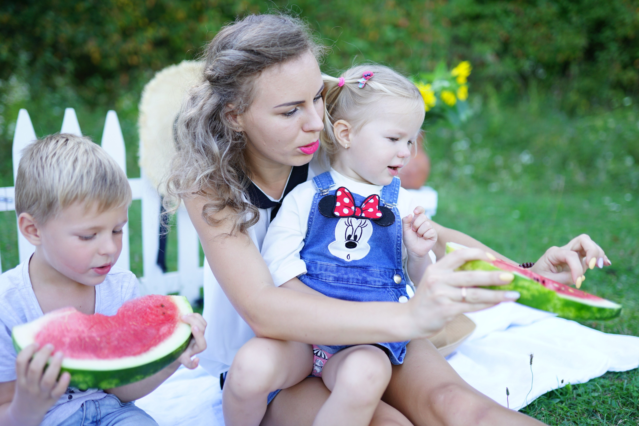 Сімейна фотосесія з кавунами. Family photographer in Kiev Natalia Shkavron
