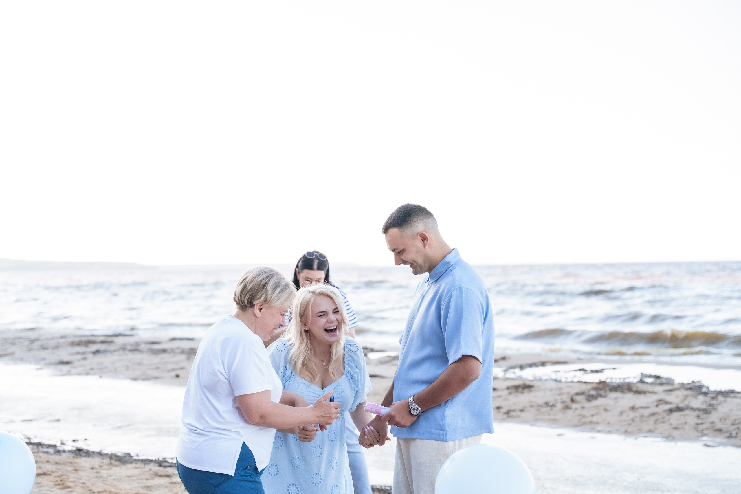 Гендер паті на Київському морі. Family photographer in Kiev Natalia Shkavron