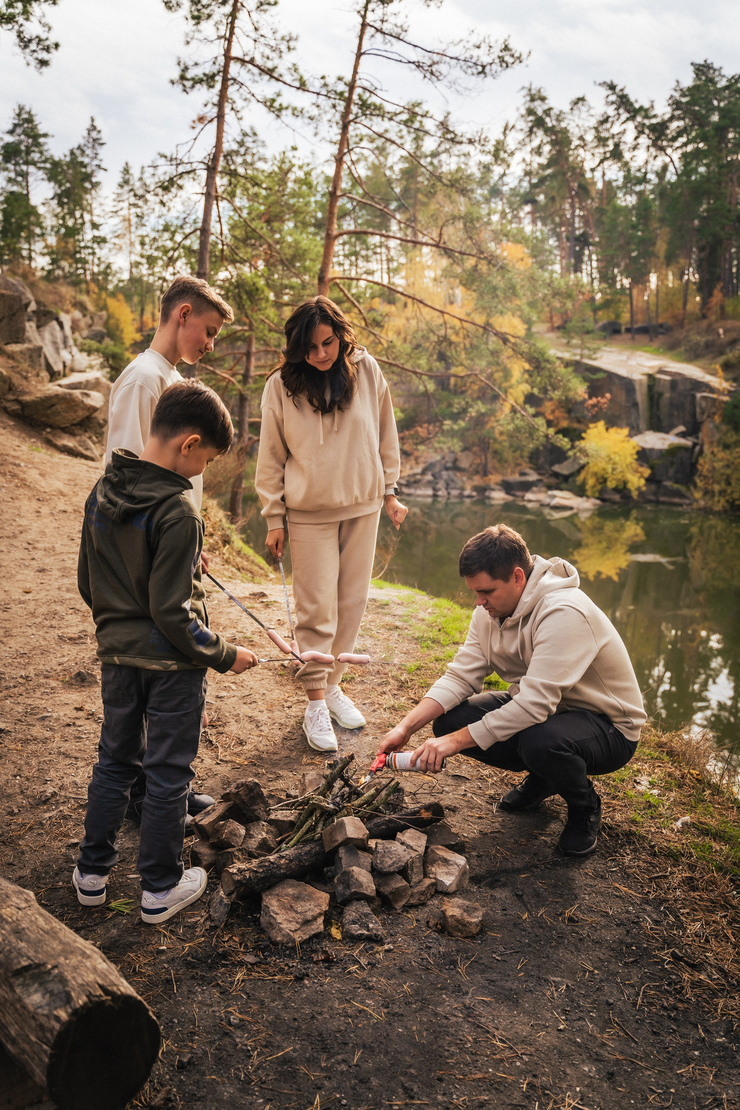 Сімейна фотосесія на природі біля Коростишівського карєру. Сімейний фотограф Київ Наталія Шкаврон