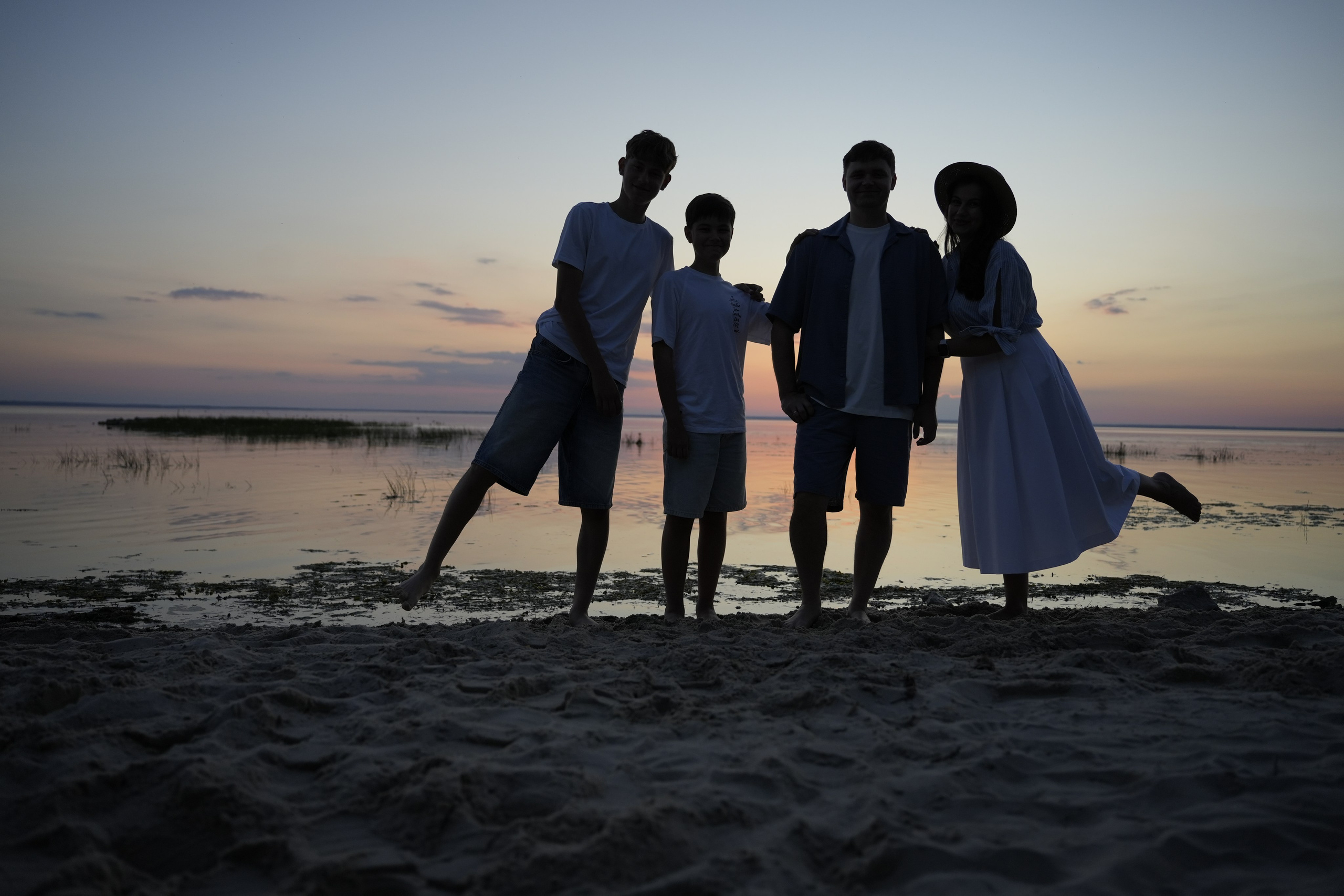 Сімейна фотосесія на Київському морі. Family photographer in Kiev Natalia Shkavron