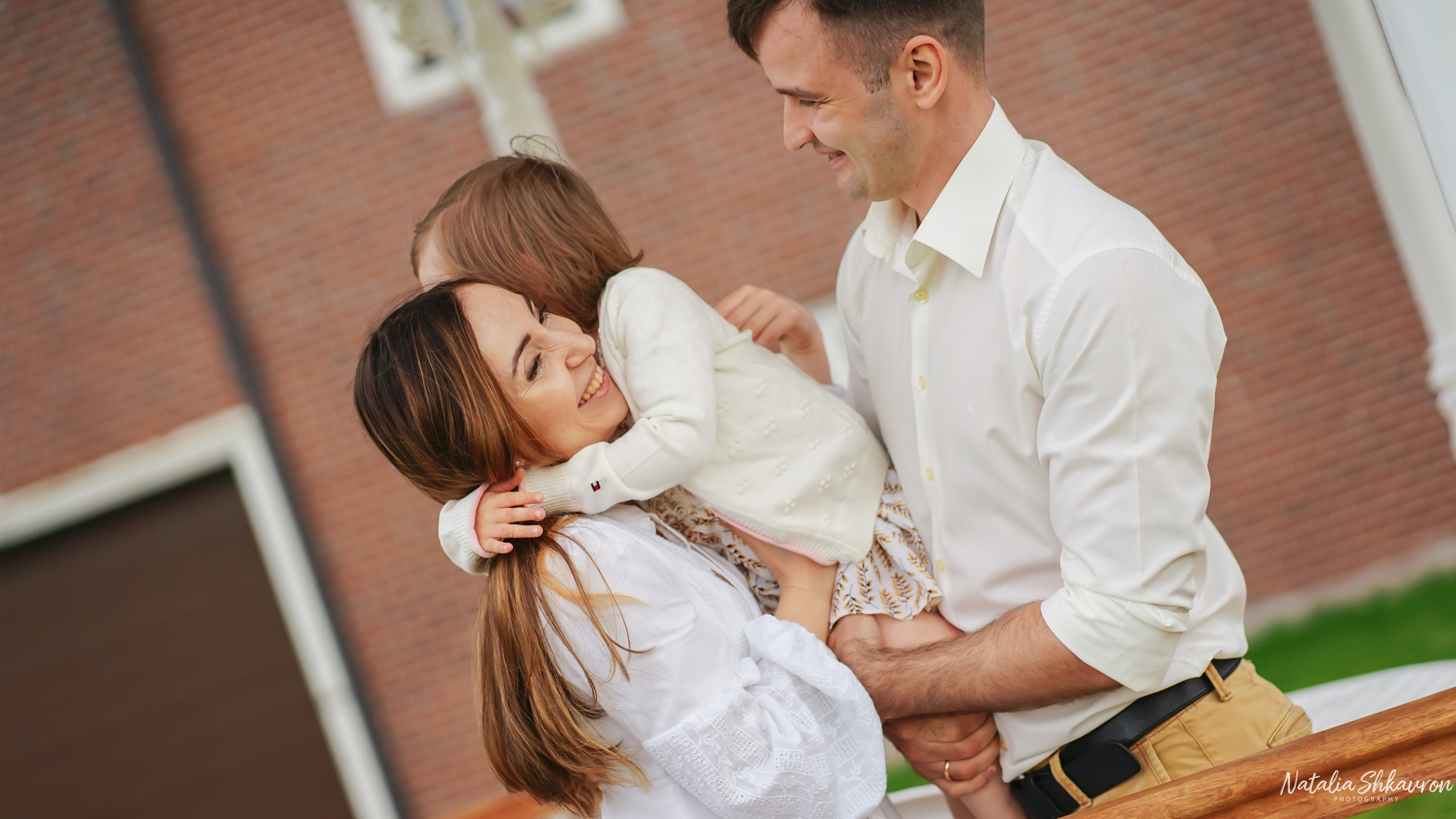 Сімейна фотосесія в тюльпанах. Сімейний фотограф Київ Наталія Шкаврон