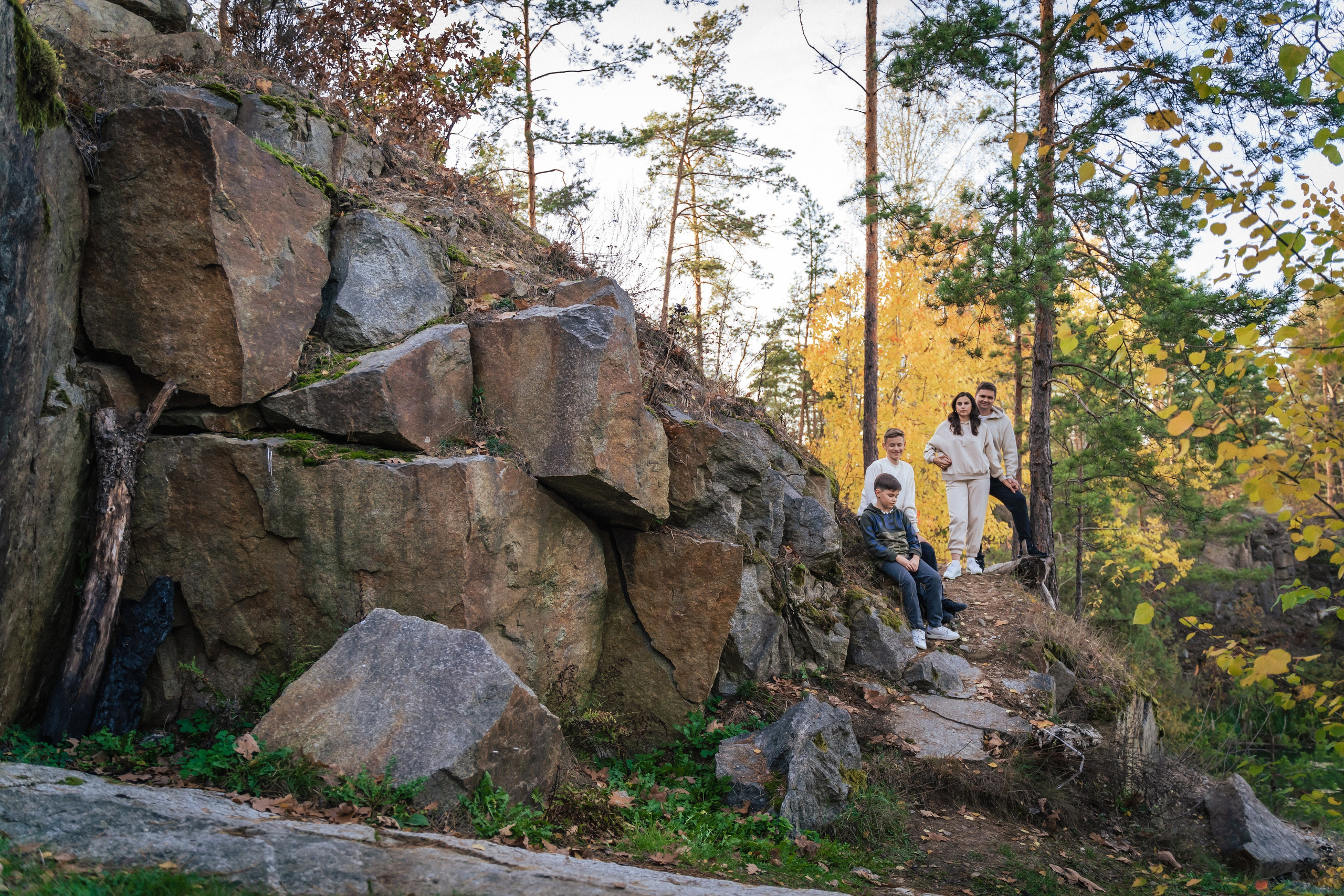 Сімейна фотосесія на природі біля Коростишівського карєру. Сімейний фотограф Київ Наталія Шкаврон