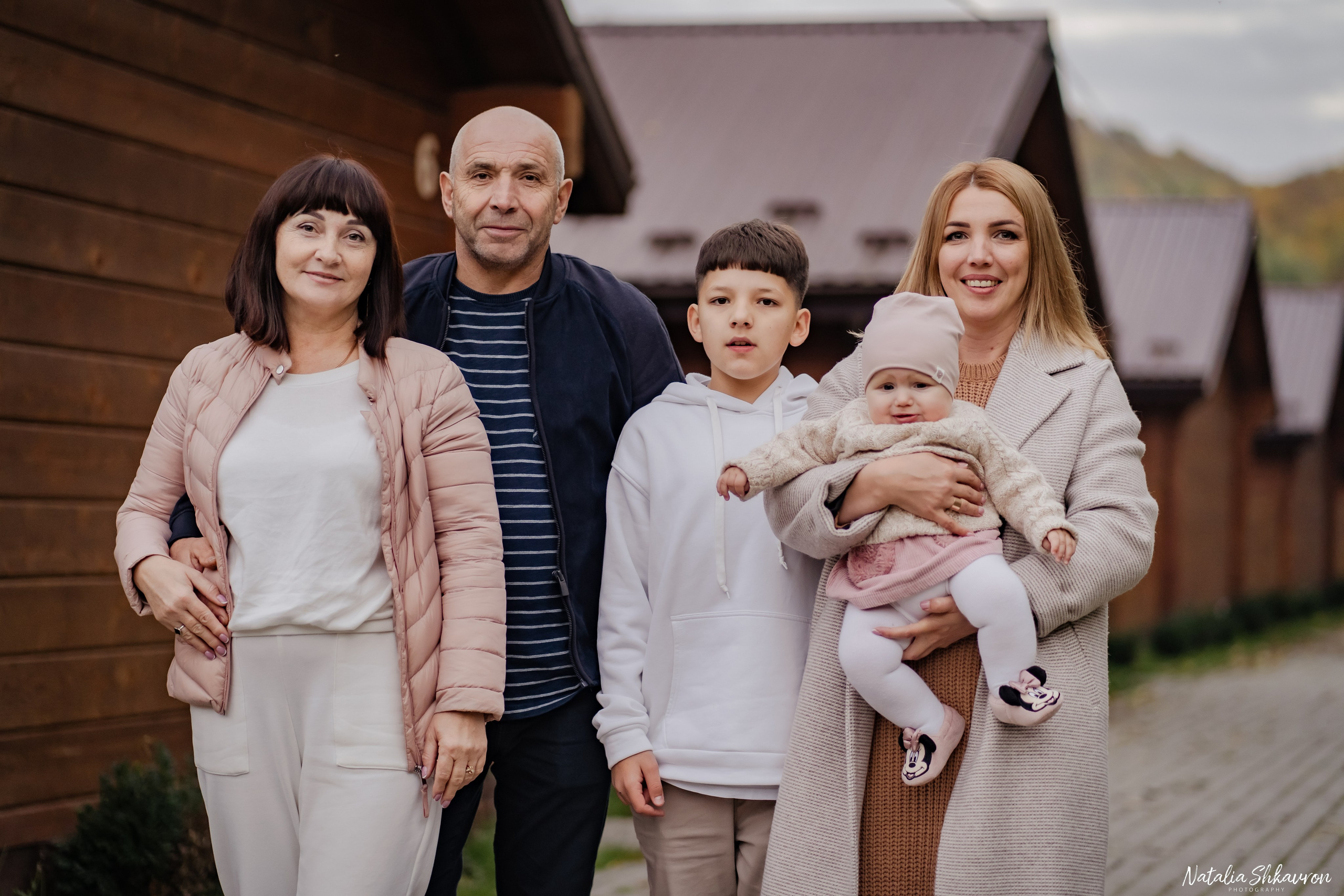 Сімейна фотосесія восени біля води. Family photographer in Kiev Natalia Shkavron
