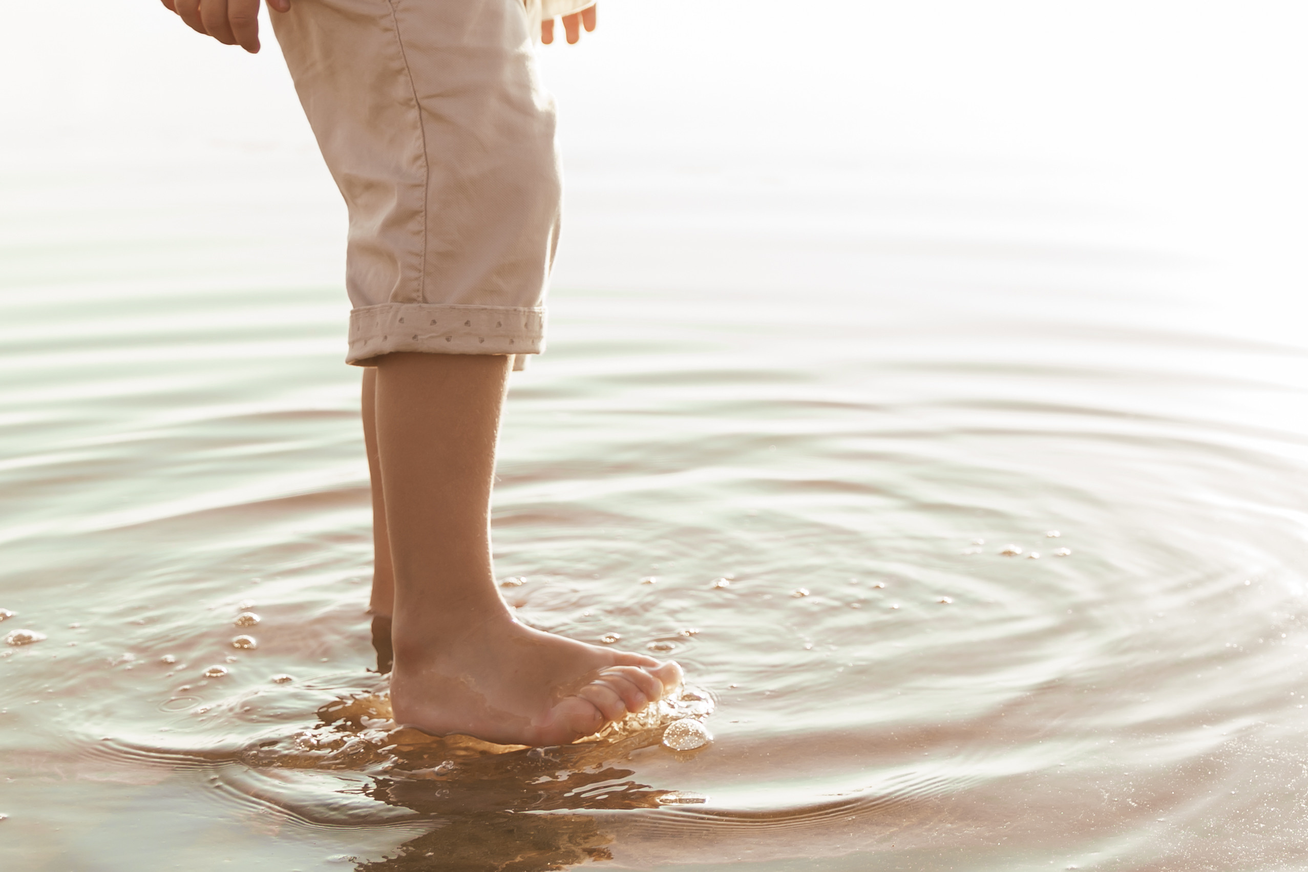 Фотосесія вагітності біля Київського моря. Сімейний фотограф Київ Наталія Шкаврон