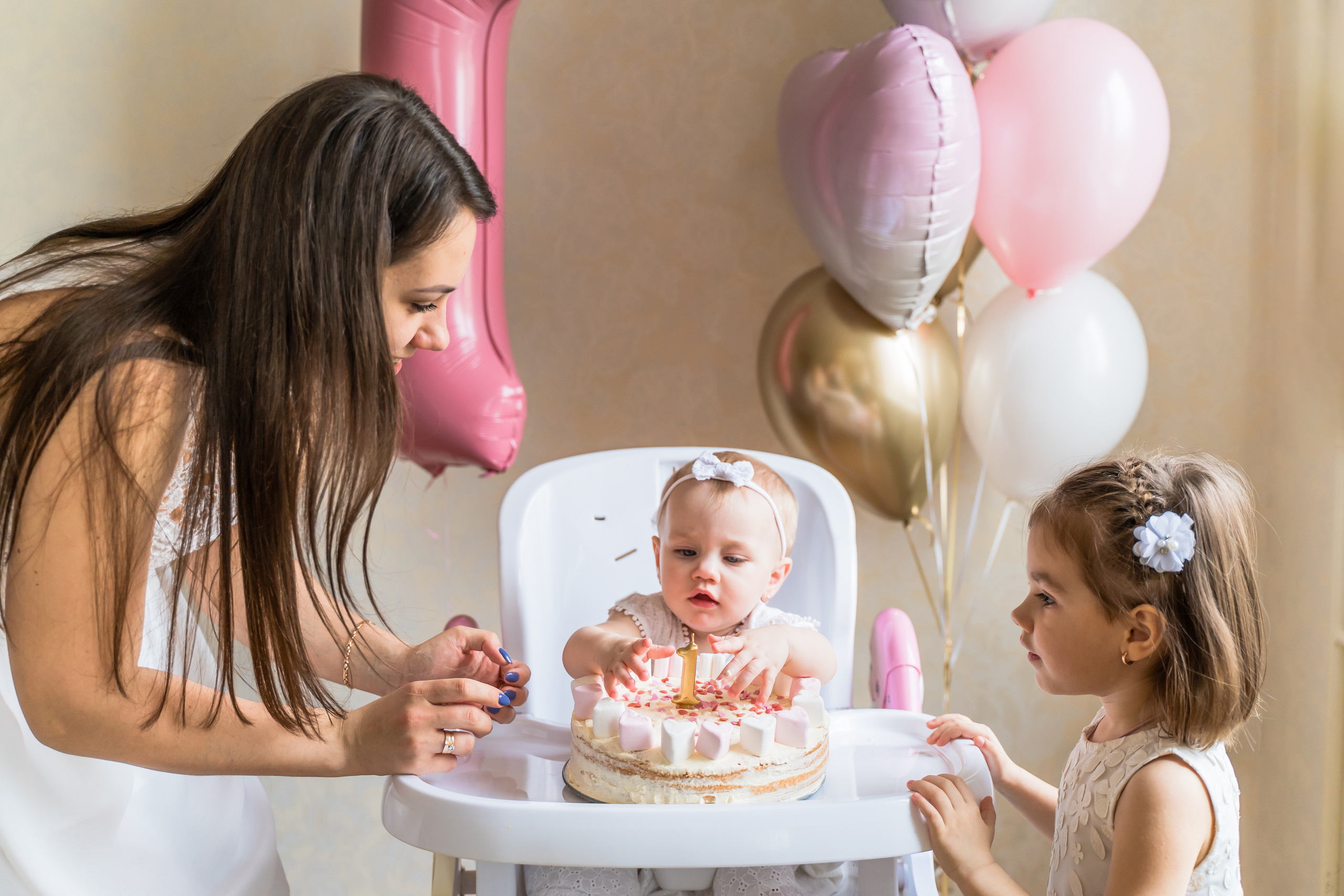 Перший день народження. Домашня фотосесія. Сімейний фотограф Київ Наталія Шкаврон