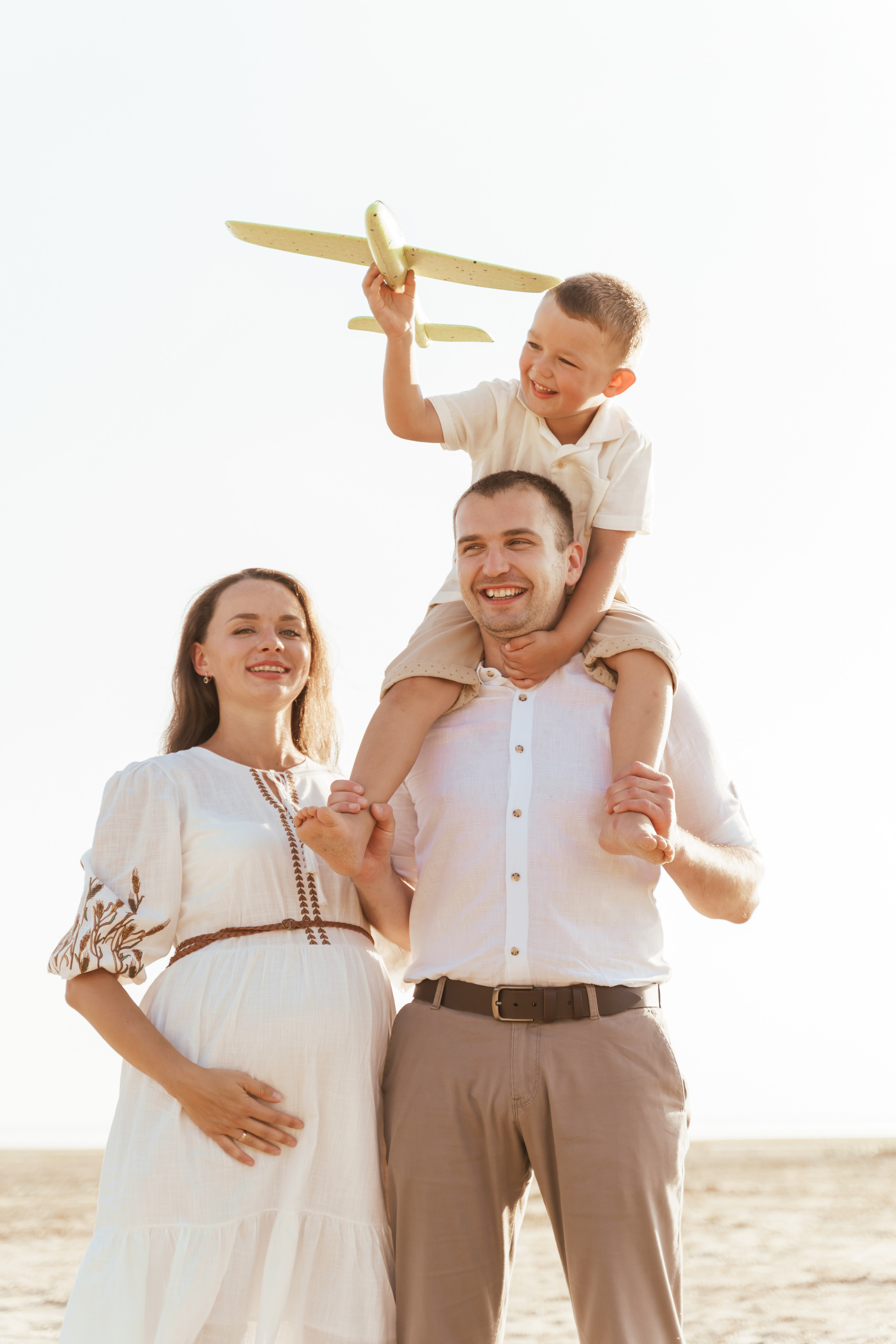 Фотосесія вагітності біля Київського моря. Сімейний фотограф Київ Наталія Шкаврон