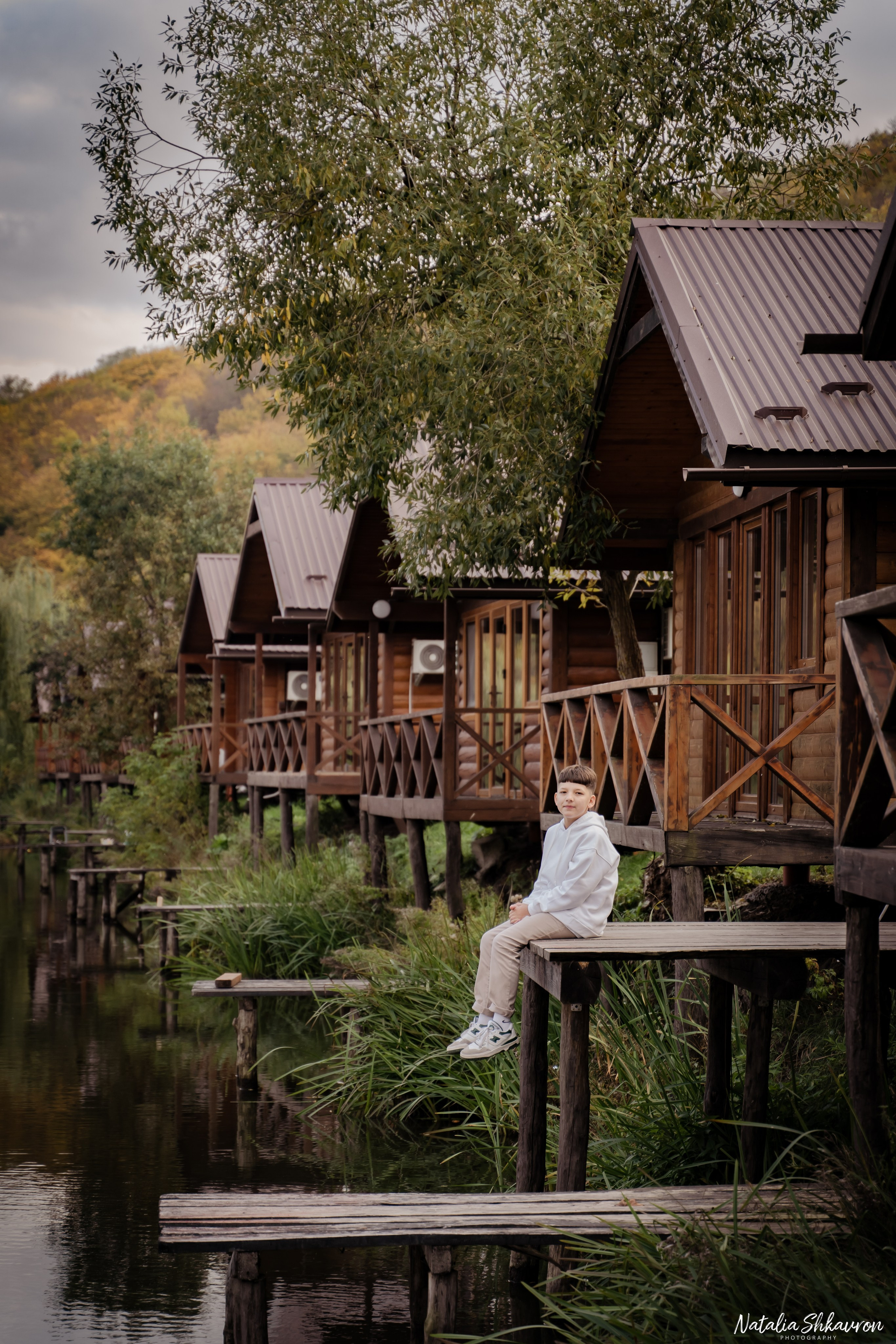 Сімейна фотосесія восени біля води. Family photographer in Kiev Natalia Shkavron