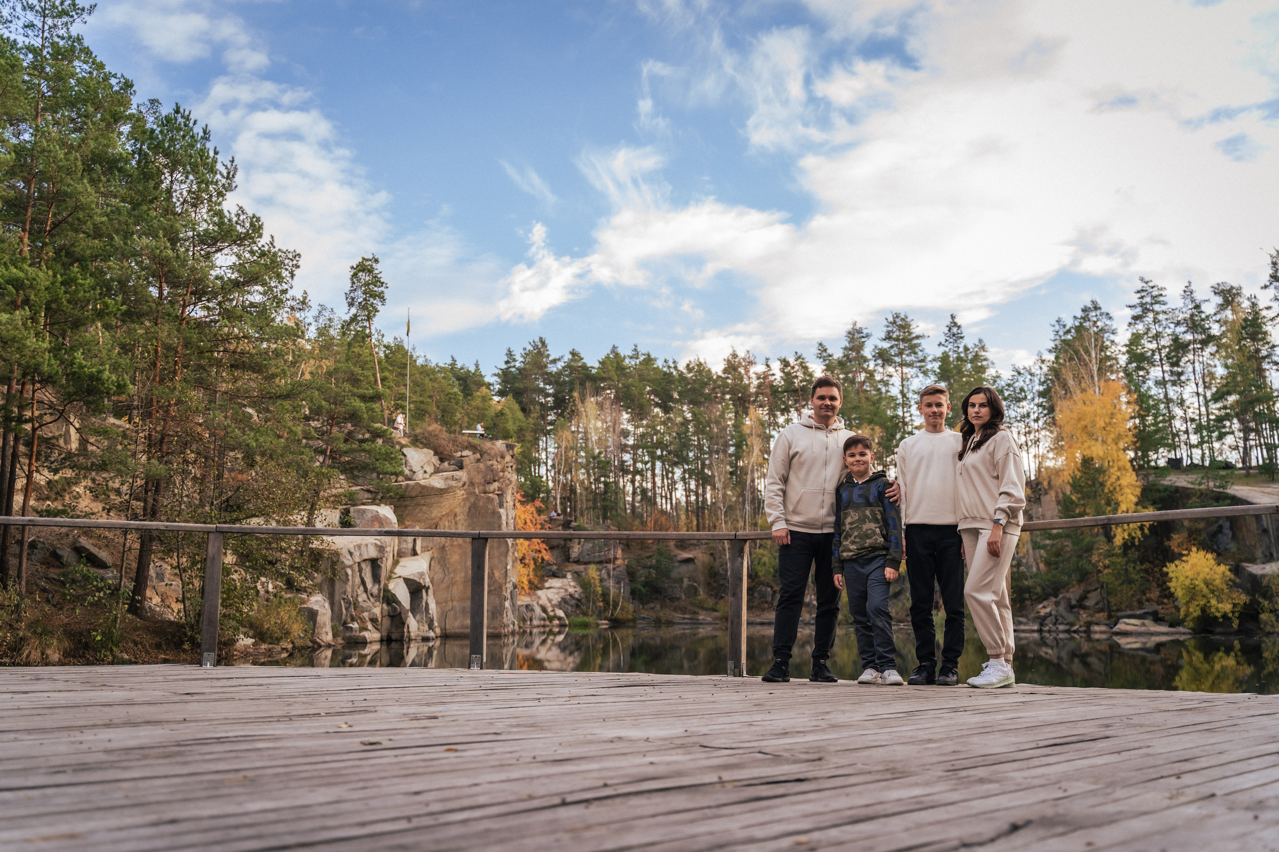 Сімейна фотосесія на природі біля Коростишівського карєру. Сімейний фотограф Київ Наталія Шкаврон