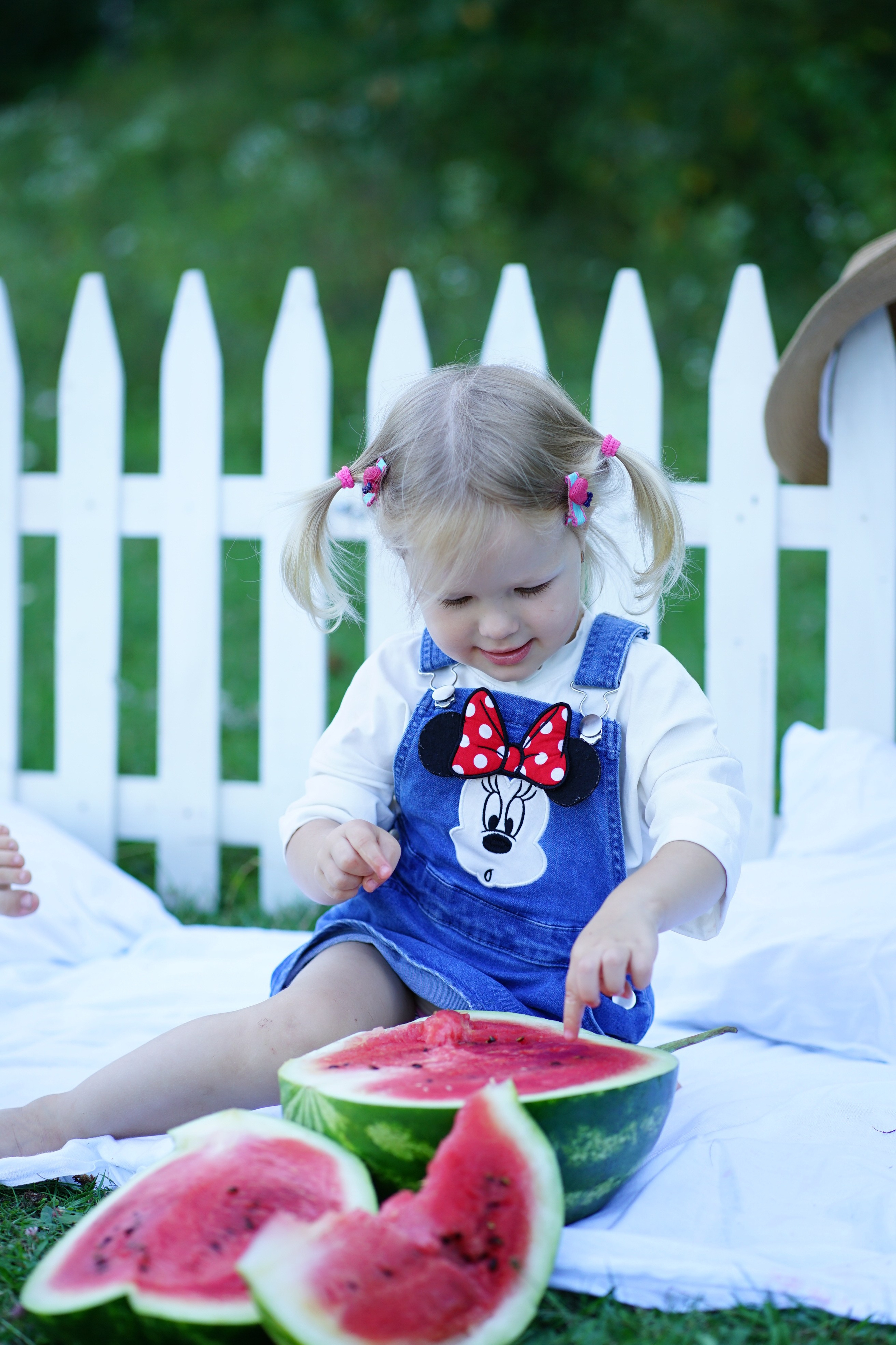 Сімейна фотосесія з кавунами. Family photographer in Kiev Natalia Shkavron