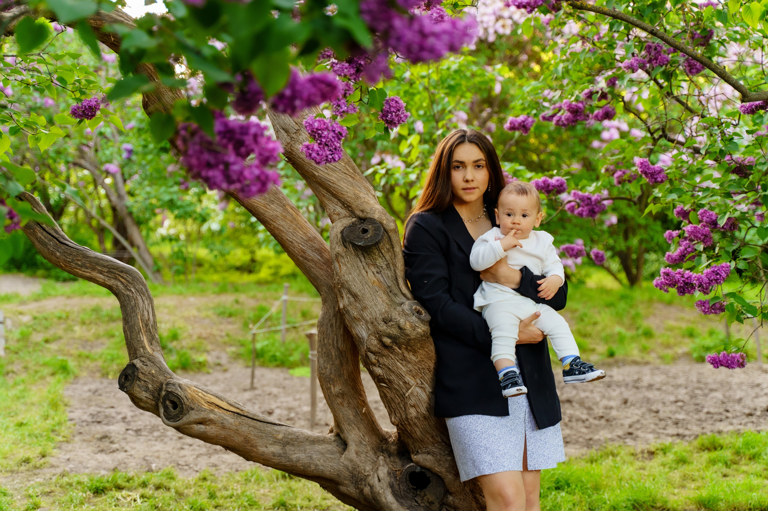 Сімейна фотосесія в бузку Київ. Сімейний фотограф Київ Наталія Шкаврон