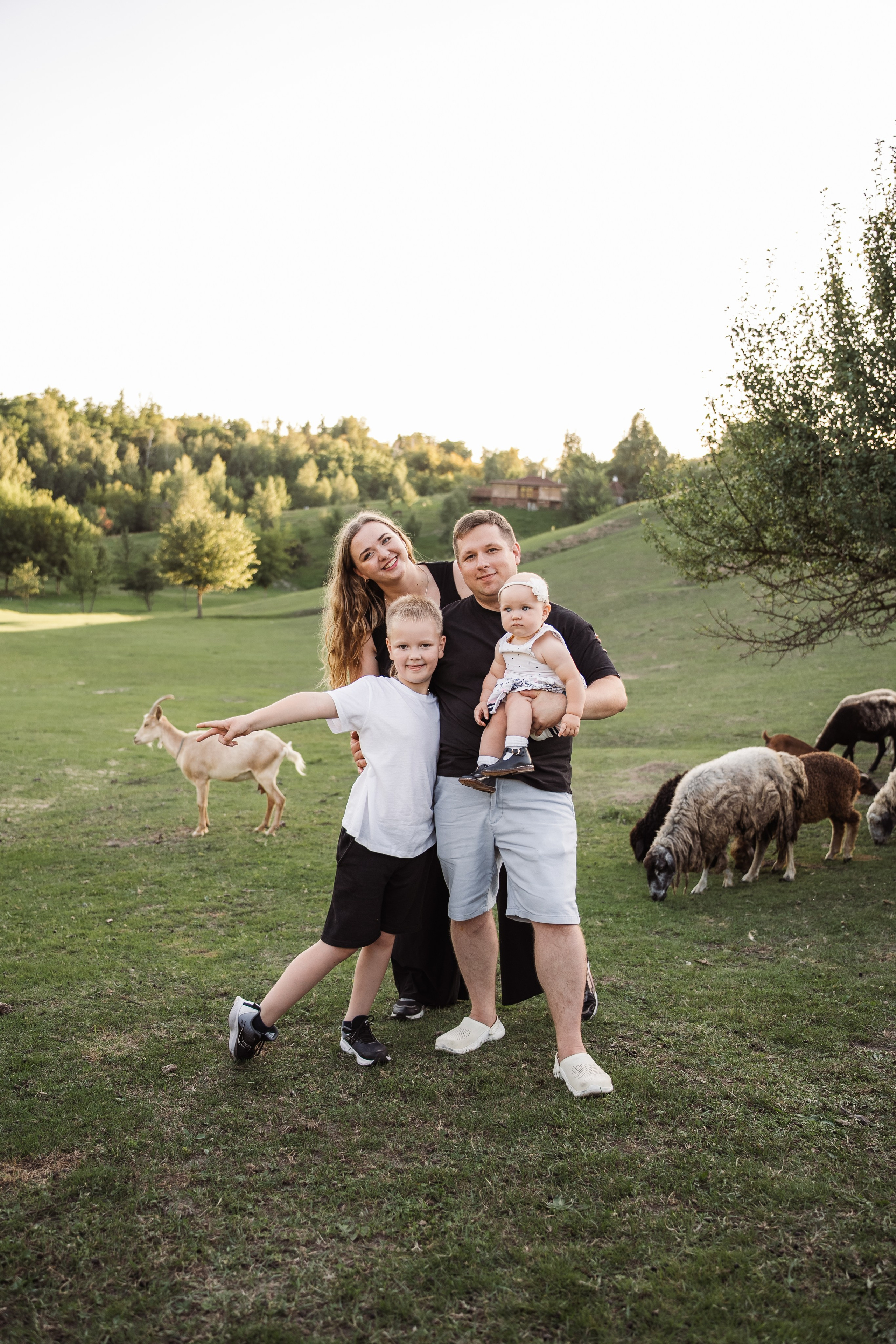 Святкування 1-го дня народження на овечій фермі. Family photographer in Kiev Natalia Shkavron
