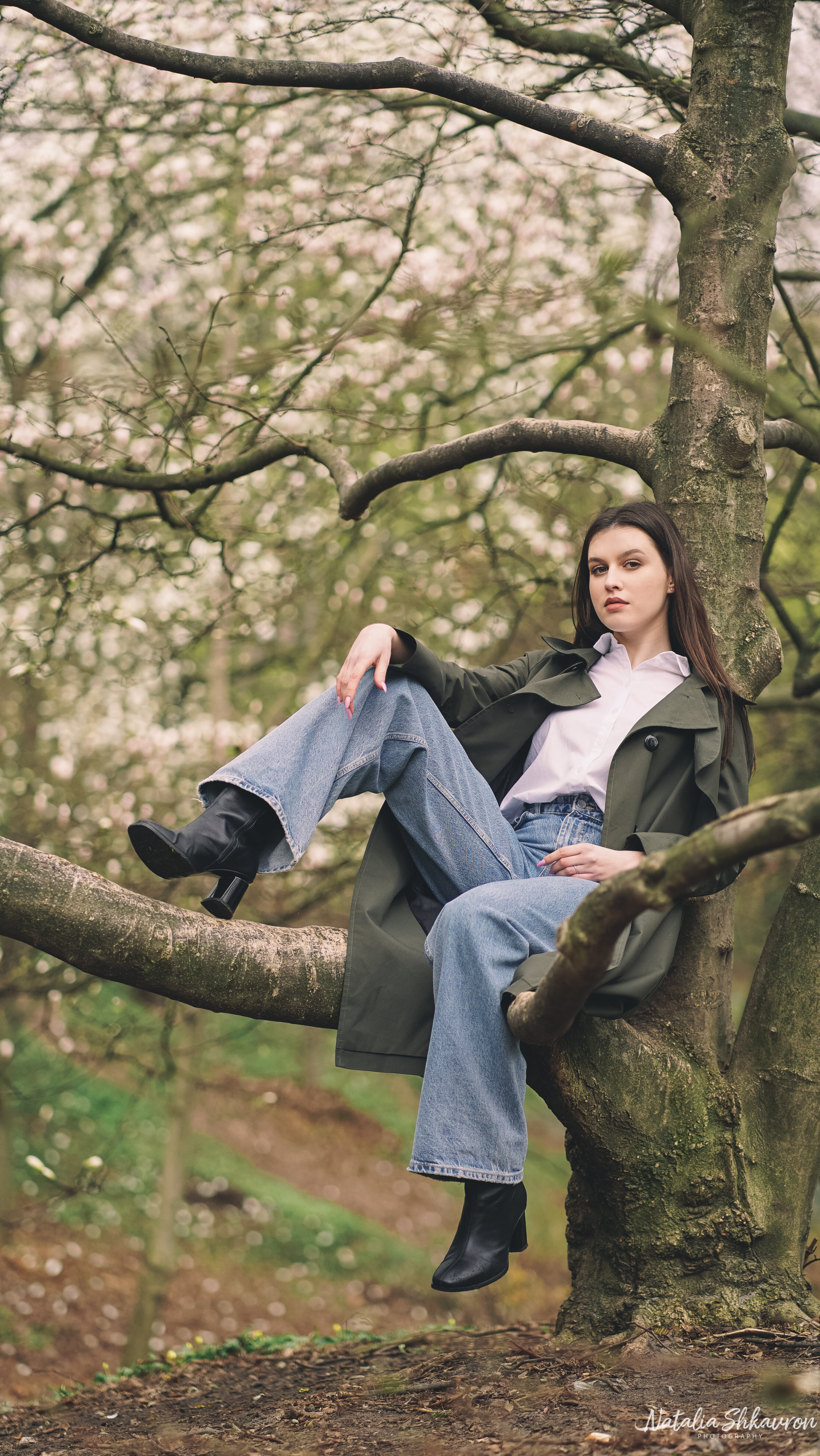 Весняна фотосесія в магноліях. Сімейний фотограф Київ Наталія Шкаврон