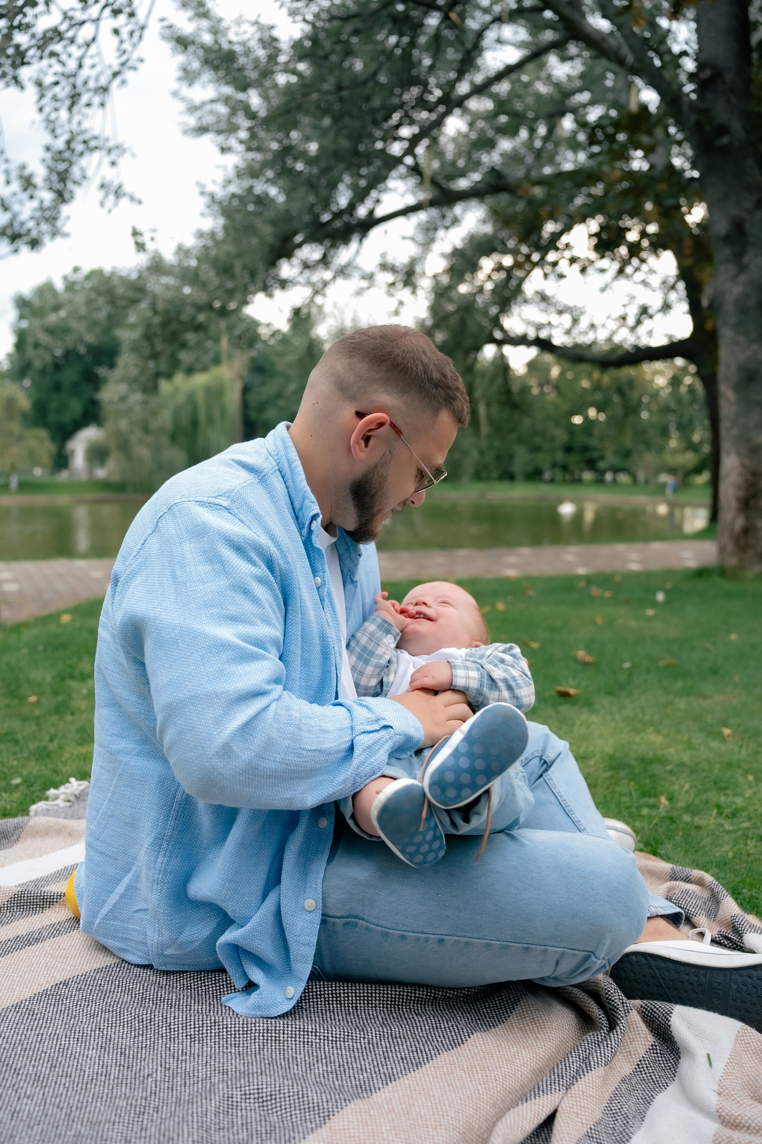 Сімейна фотосесія у парку Прага. Сімейний фотограф Київ Наталія Шкаврон