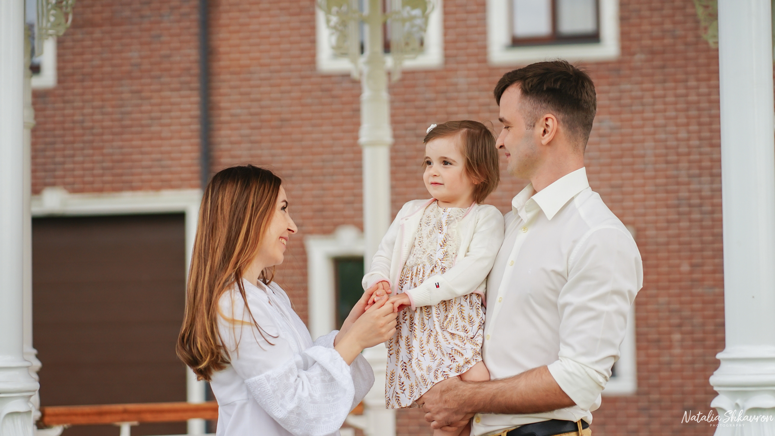 Сімейна фотосесія в тюльпанах. Сімейний фотограф Київ Наталія Шкаврон