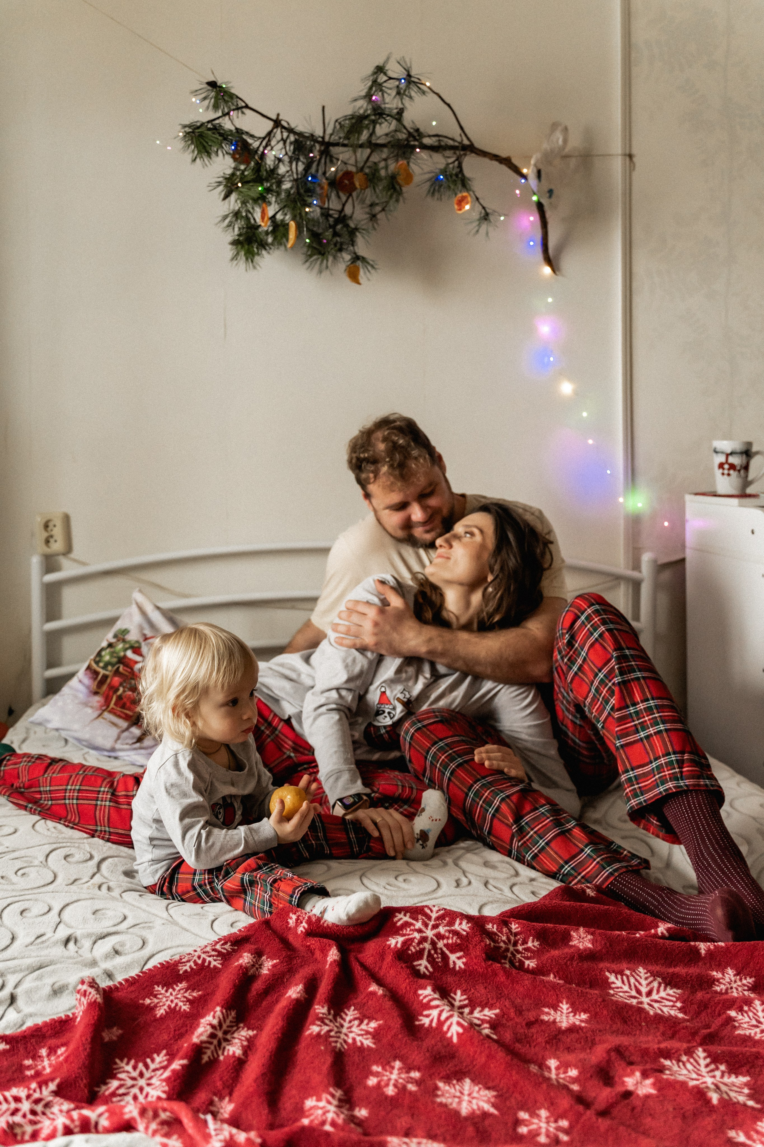 Новорічна сімейна фотосесія вдома. Сімейний фотограф Київ Наталія Шкаврон