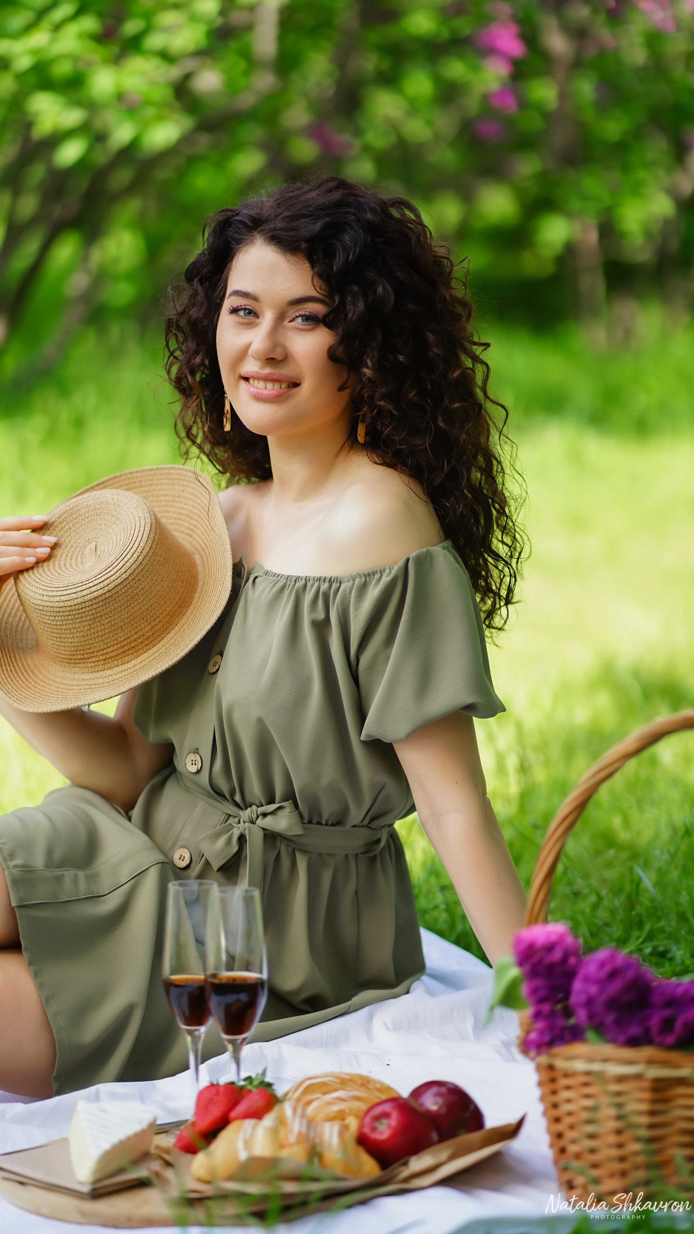 Полуничний фотопікнік 2021. Сімейний фотограф Київ Наталія Шкаврон
