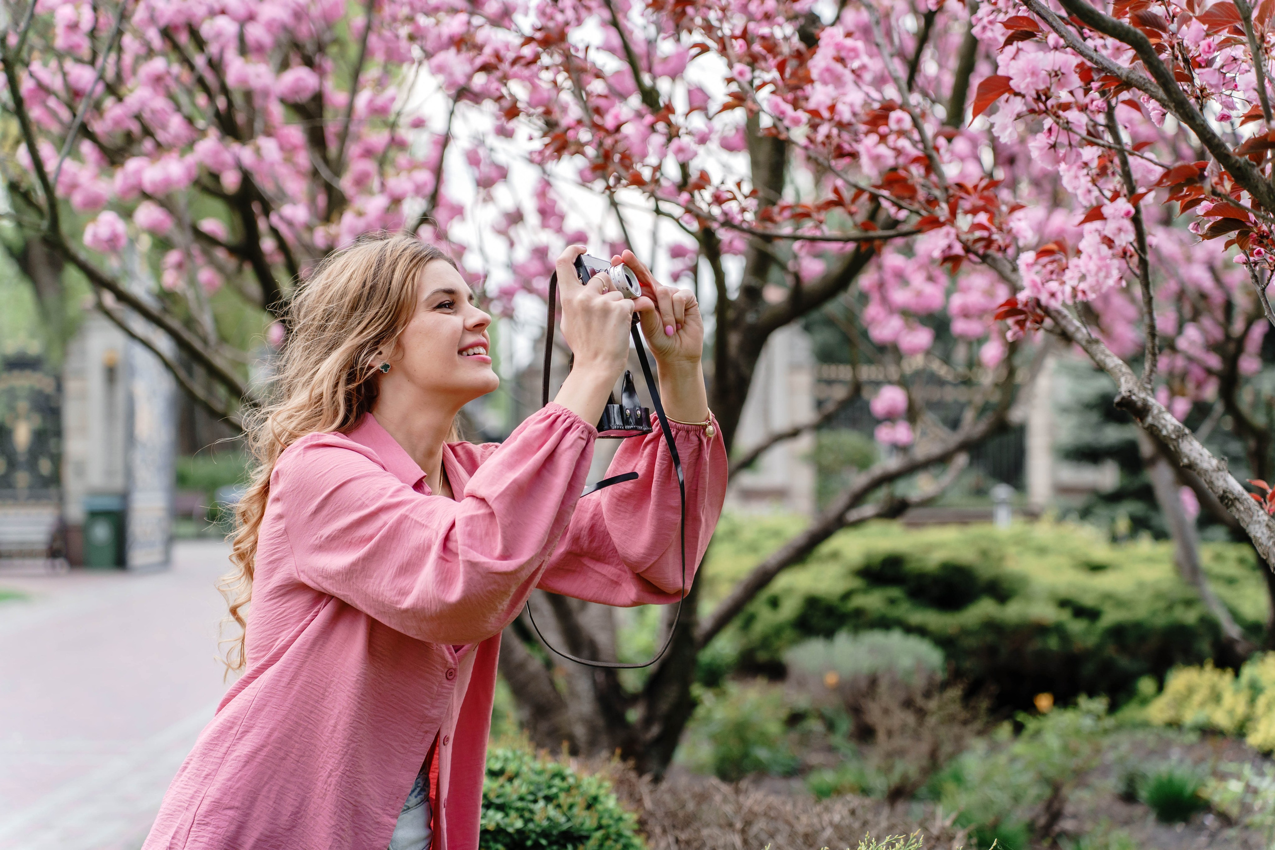 Фотосесія в сакурах. Family photographer in Kiev Natalia Shkavron