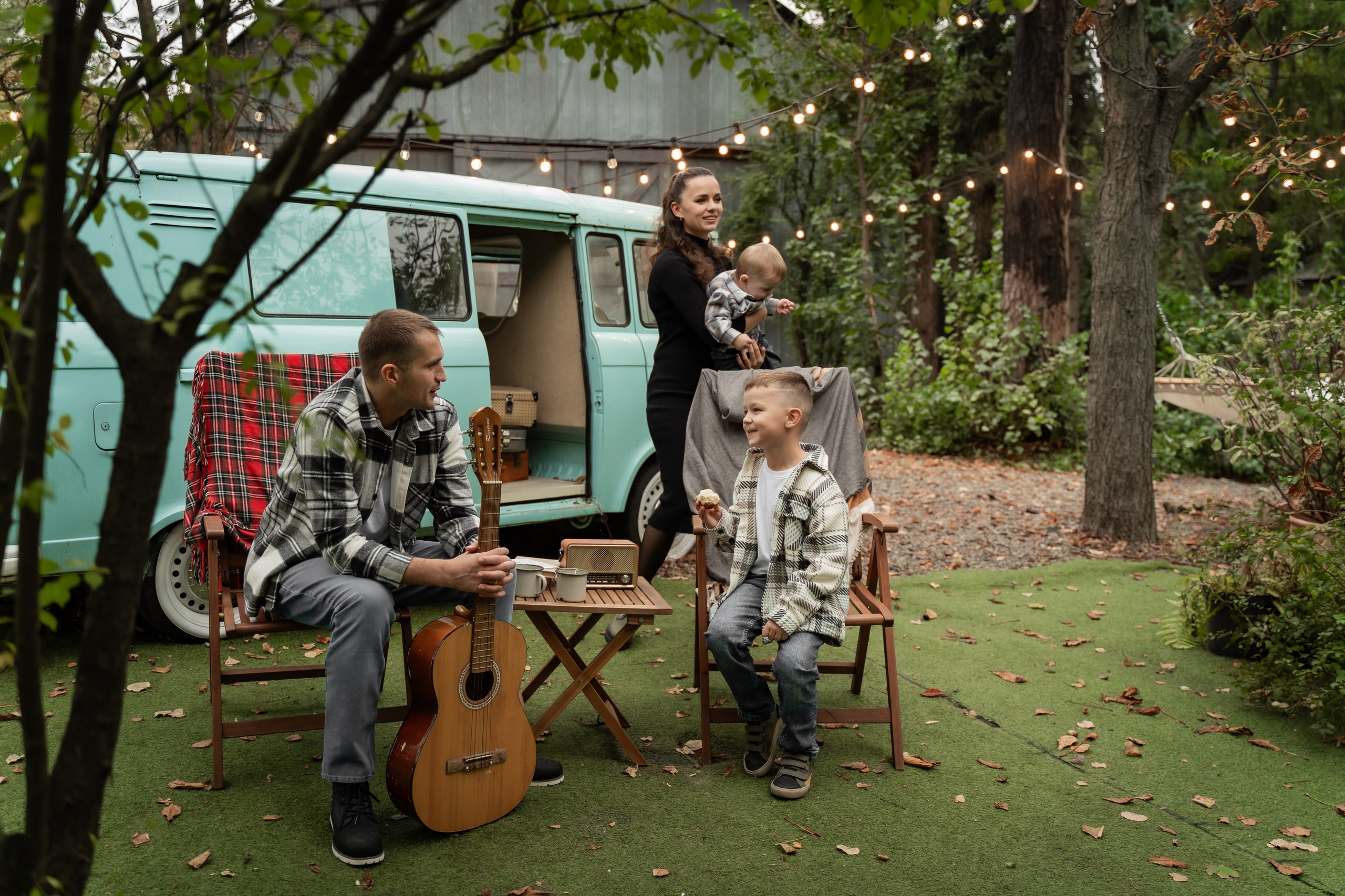 Сімейна фотосесія в саду. Сімейний фотограф Київ Наталія Шкаврон