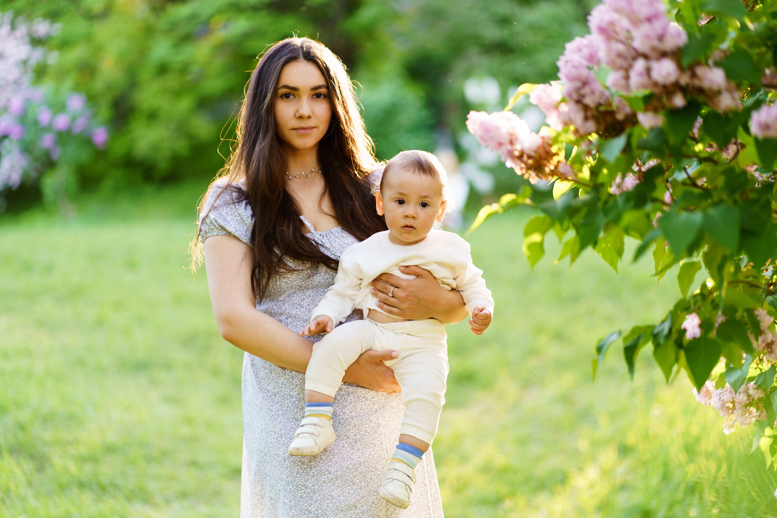 Сімейна фотосесія в бузку Київ. Сімейний фотограф Київ Наталія Шкаврон