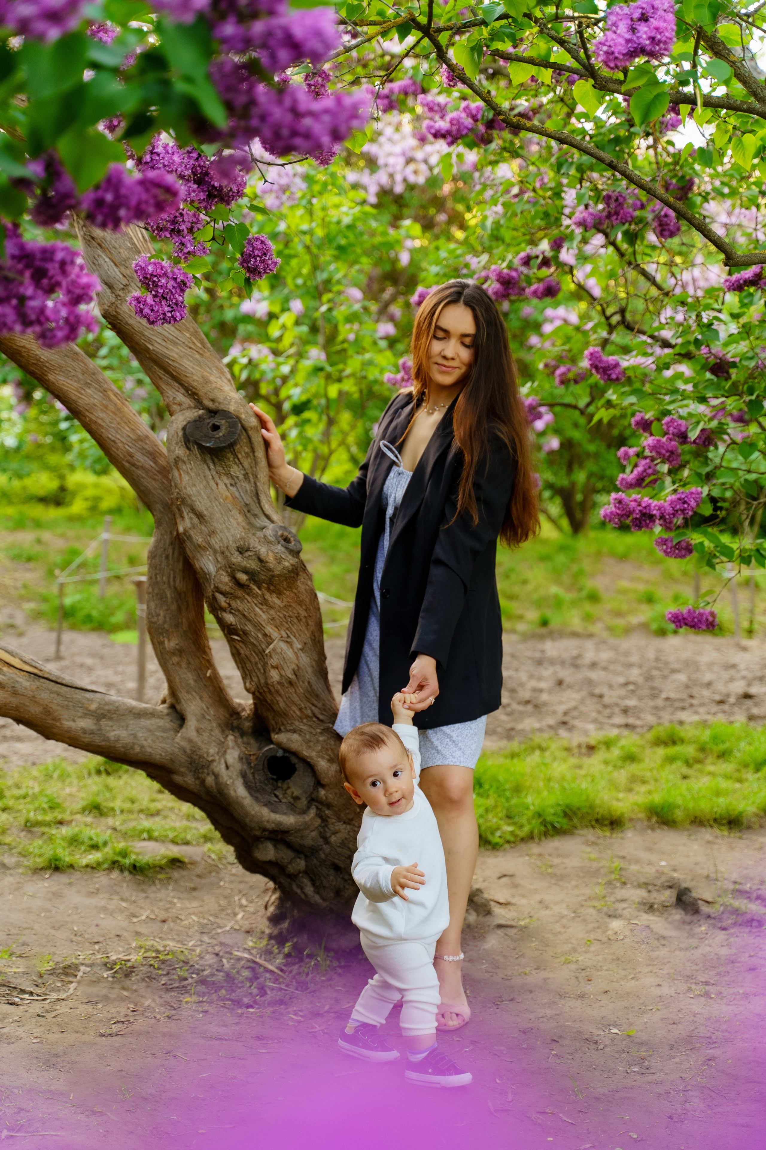 Сімейна фотосесія в бузку Київ. Сімейний фотограф Київ Наталія Шкаврон