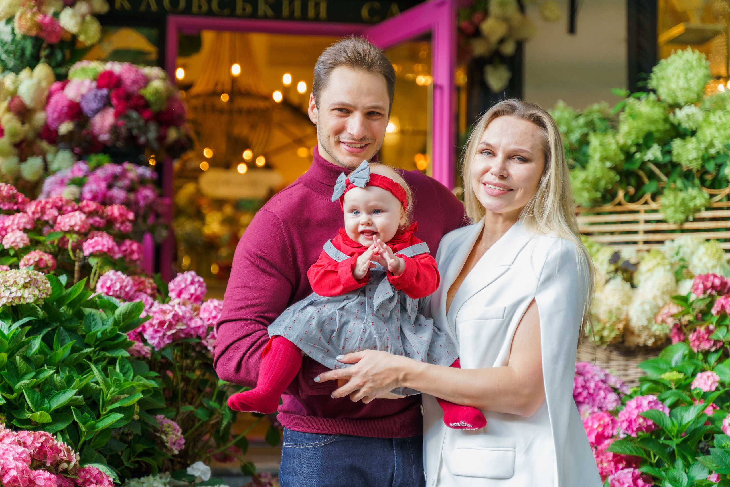 Сімейна фотосесія в гортензіях в Клов саду. Family photographer in Kiev Natalia Shkavron