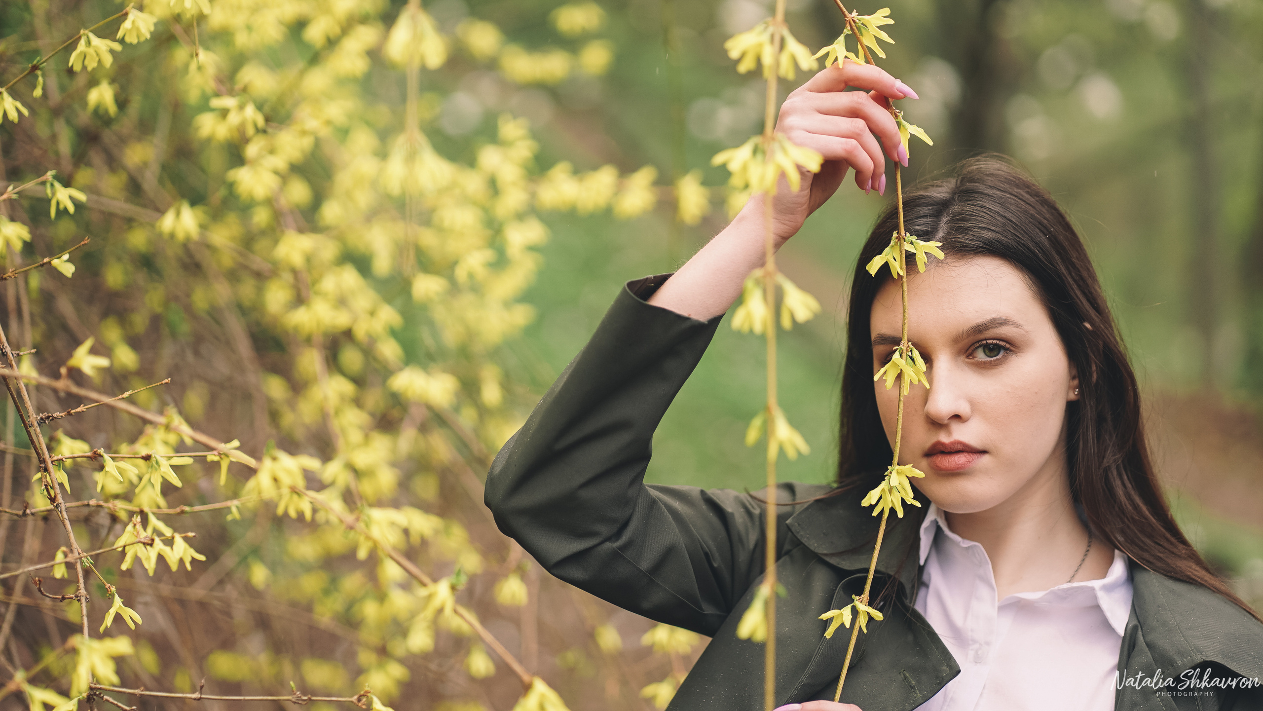 Весняна фотосесія в магноліях. Сімейний фотограф Київ Наталія Шкаврон
