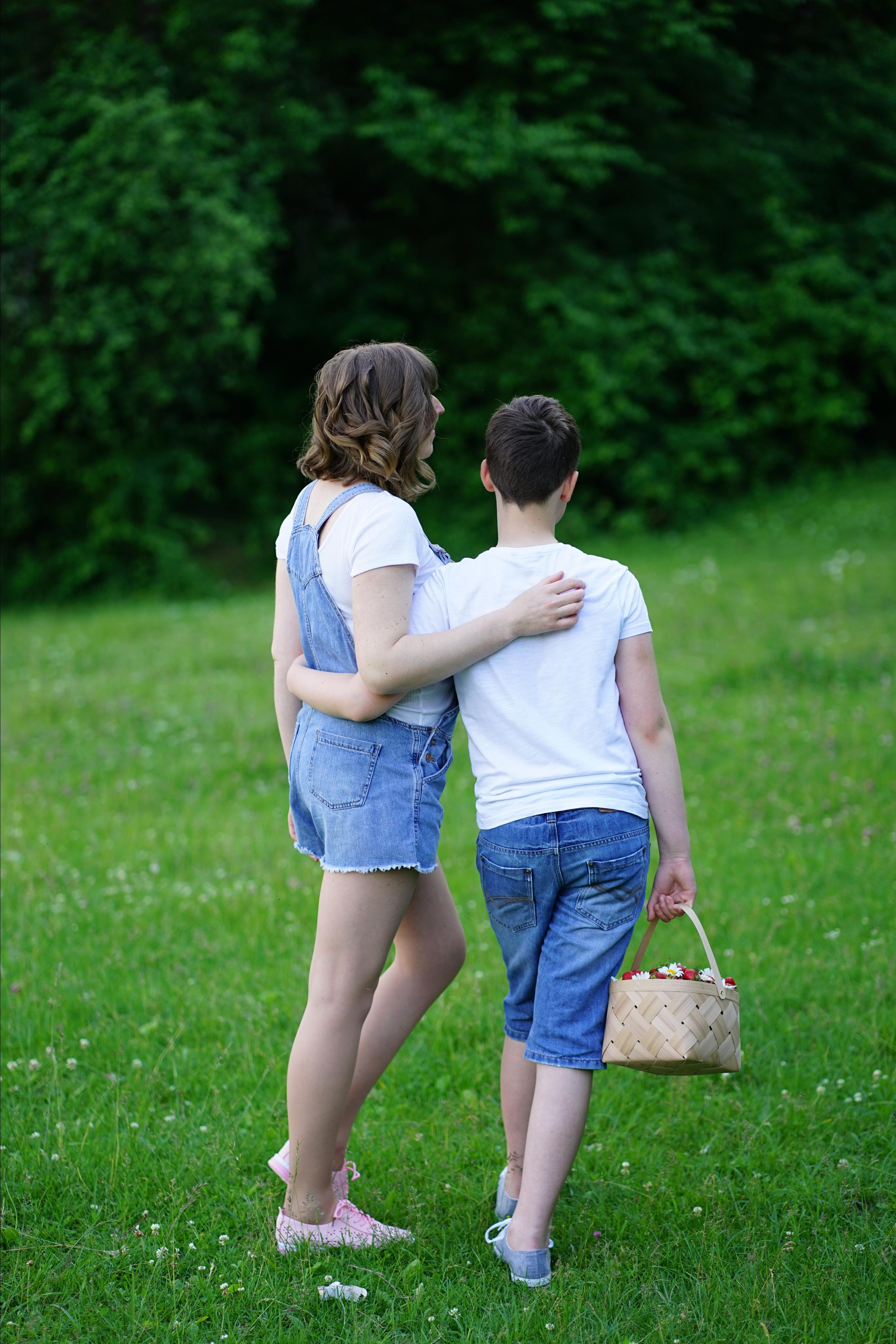 Полуничний фотопікнік. Сімейний фотограф Київ Наталія Шкаврон