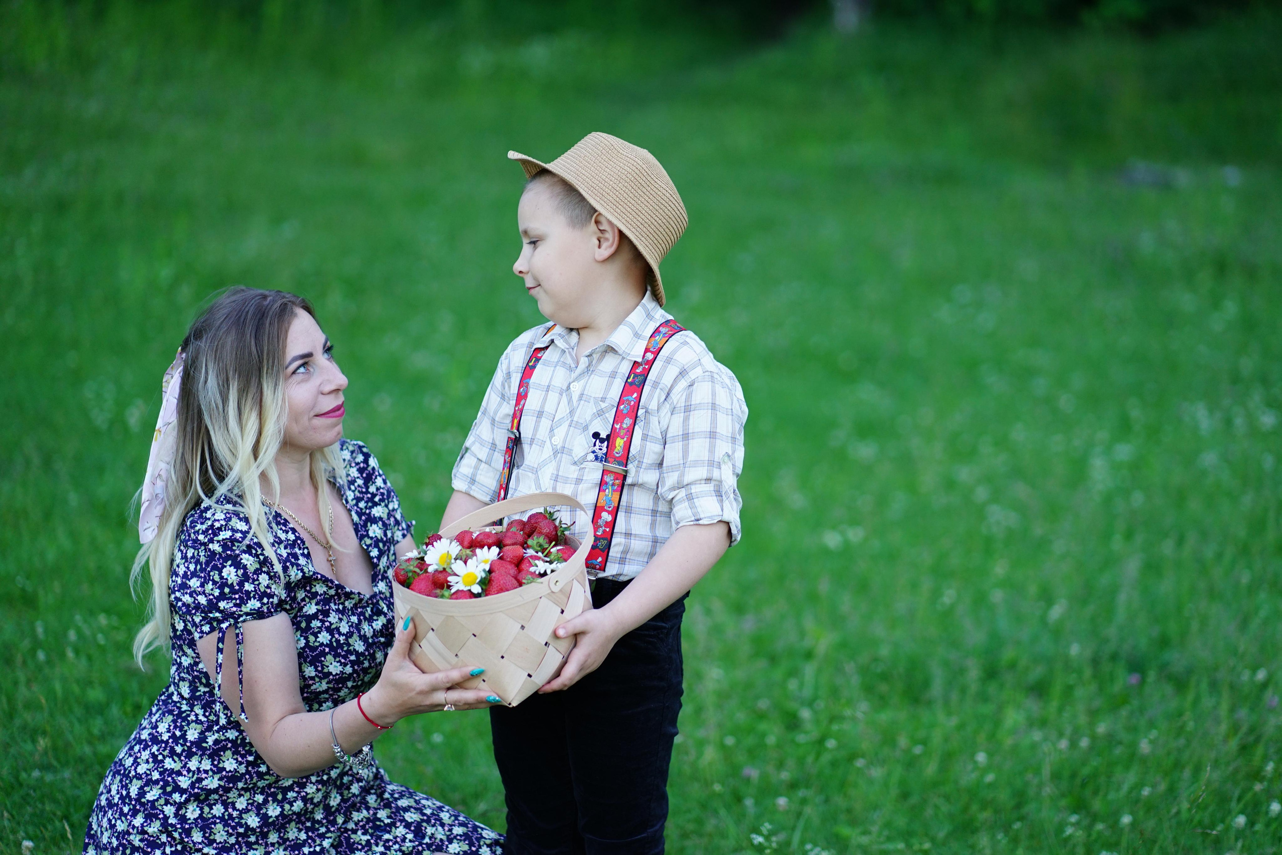 Фотосесія в стилі пікнік мама та син. Сімейний фотограф Київ Наталія Шкаврон