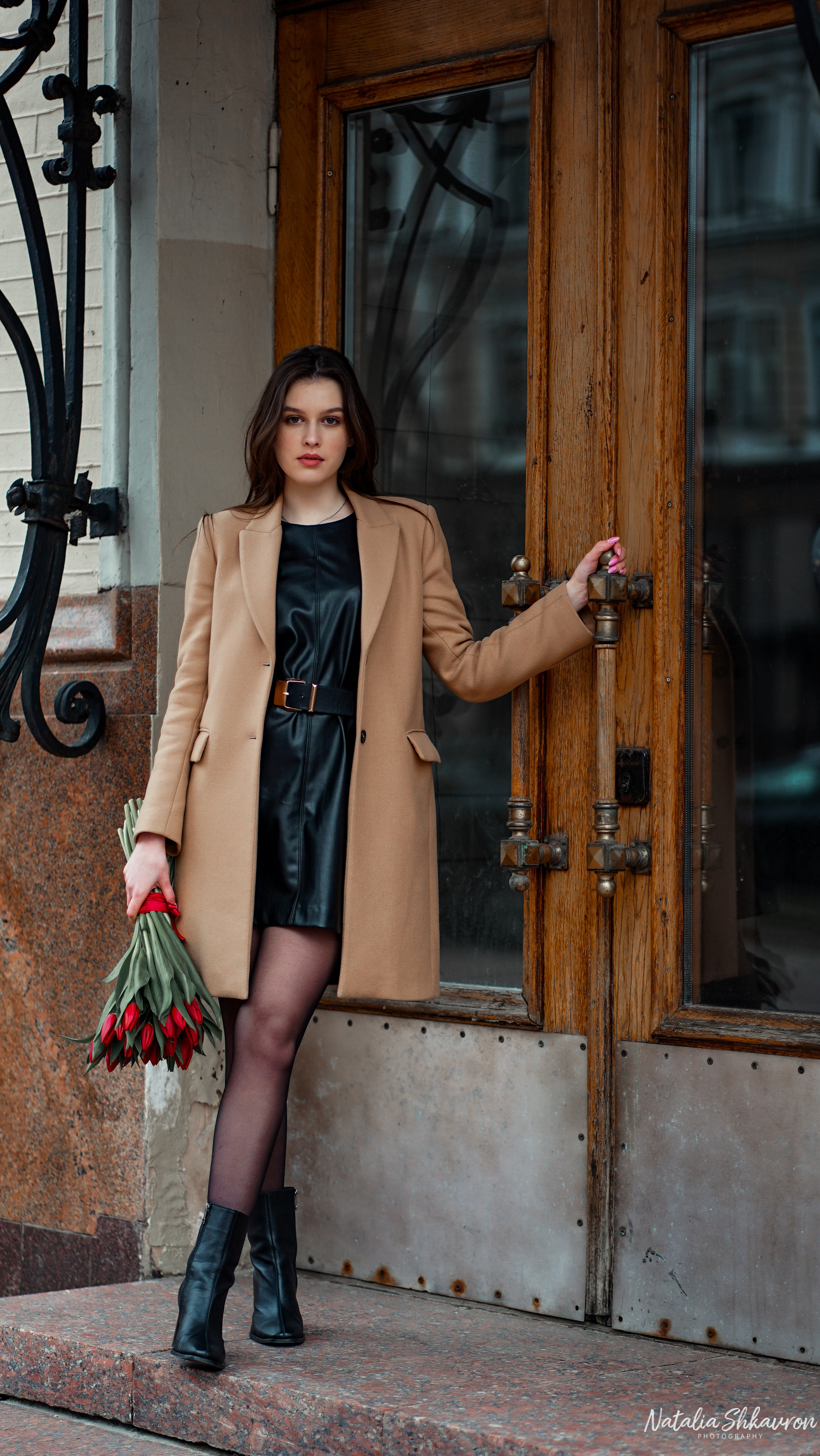 Індивідуальна фотосесія біля Оперного театру Київ. Сімейний фотограф Київ Наталія Шкаврон