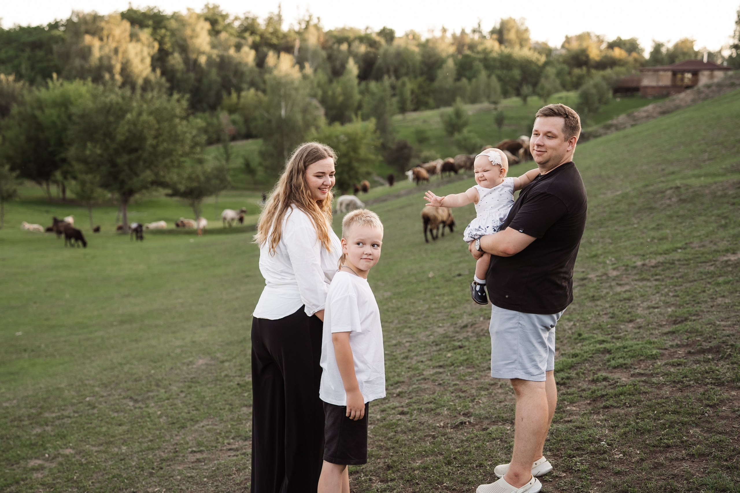 Святкування 1-го дня народження на овечій фермі. Family photographer in Kiev Natalia Shkavron
