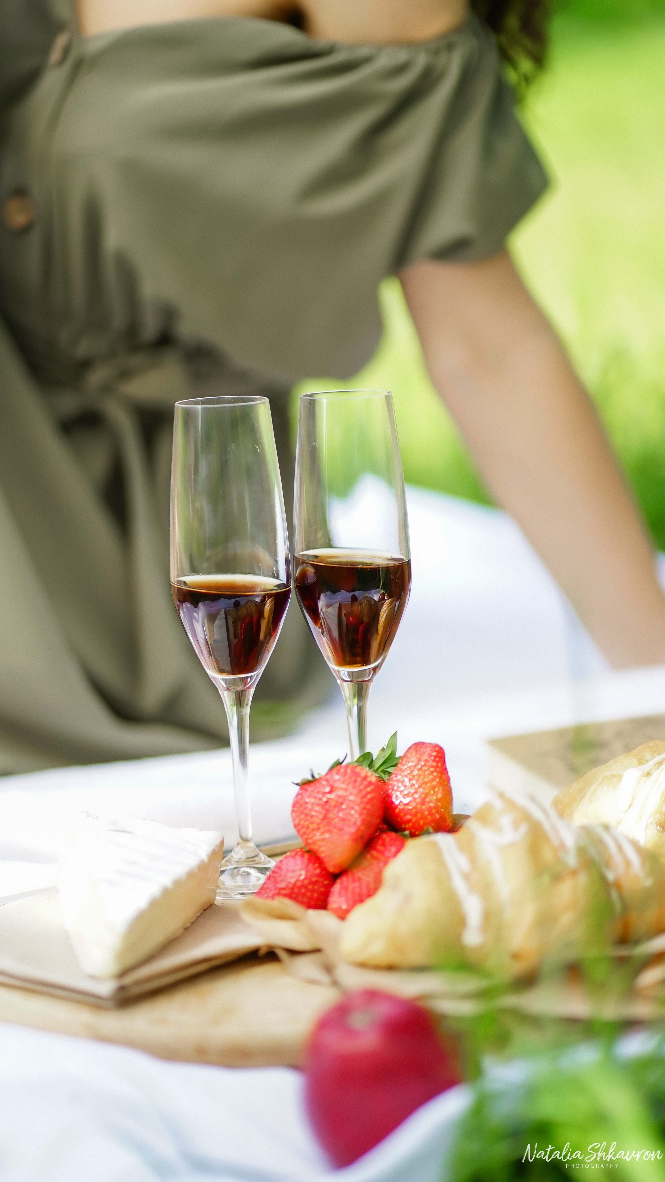 Полуничний фотопікнік 2021. Сімейний фотограф Київ Наталія Шкаврон