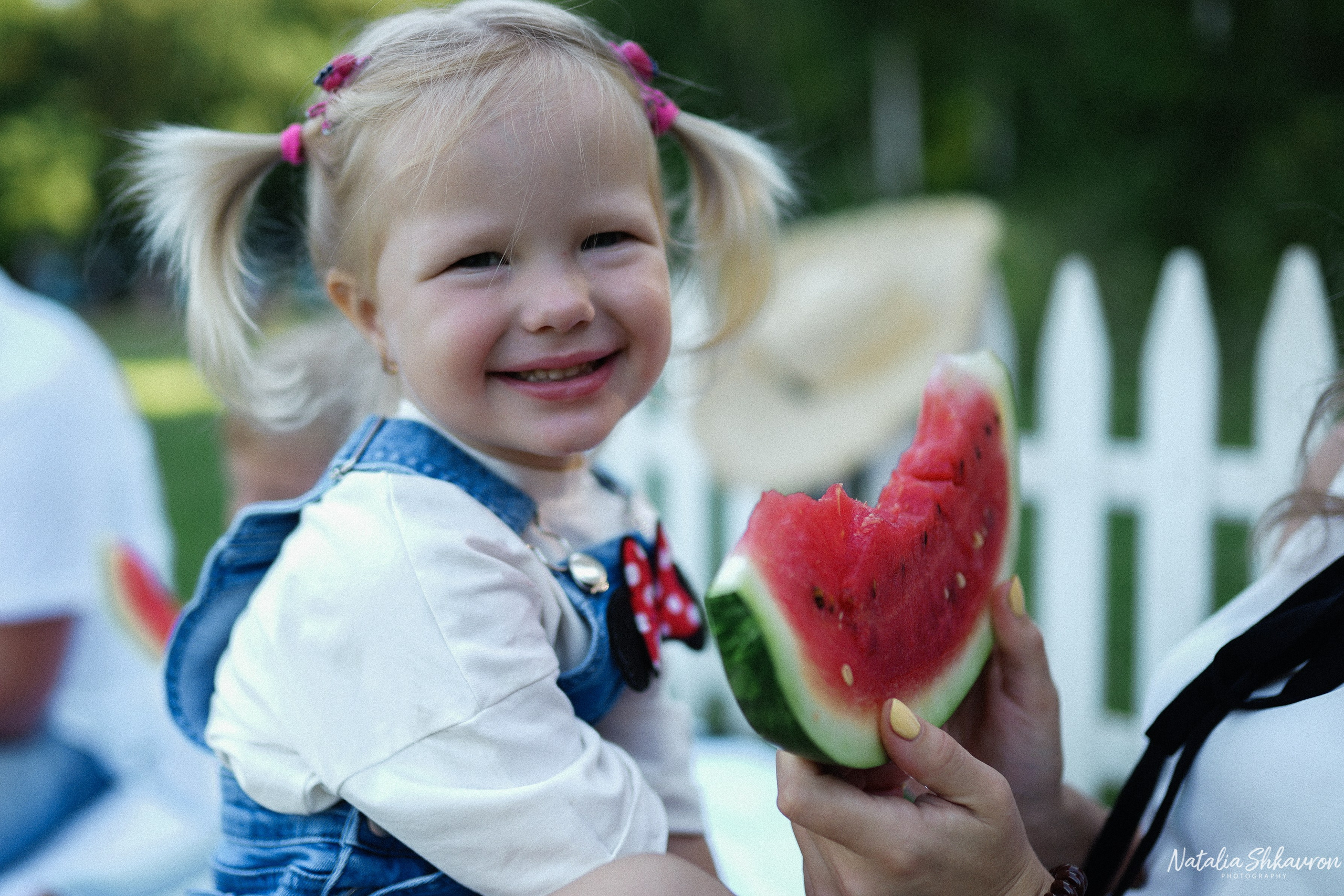 Сімейна фотосесія з кавунами. Family photographer in Kiev Natalia Shkavron
