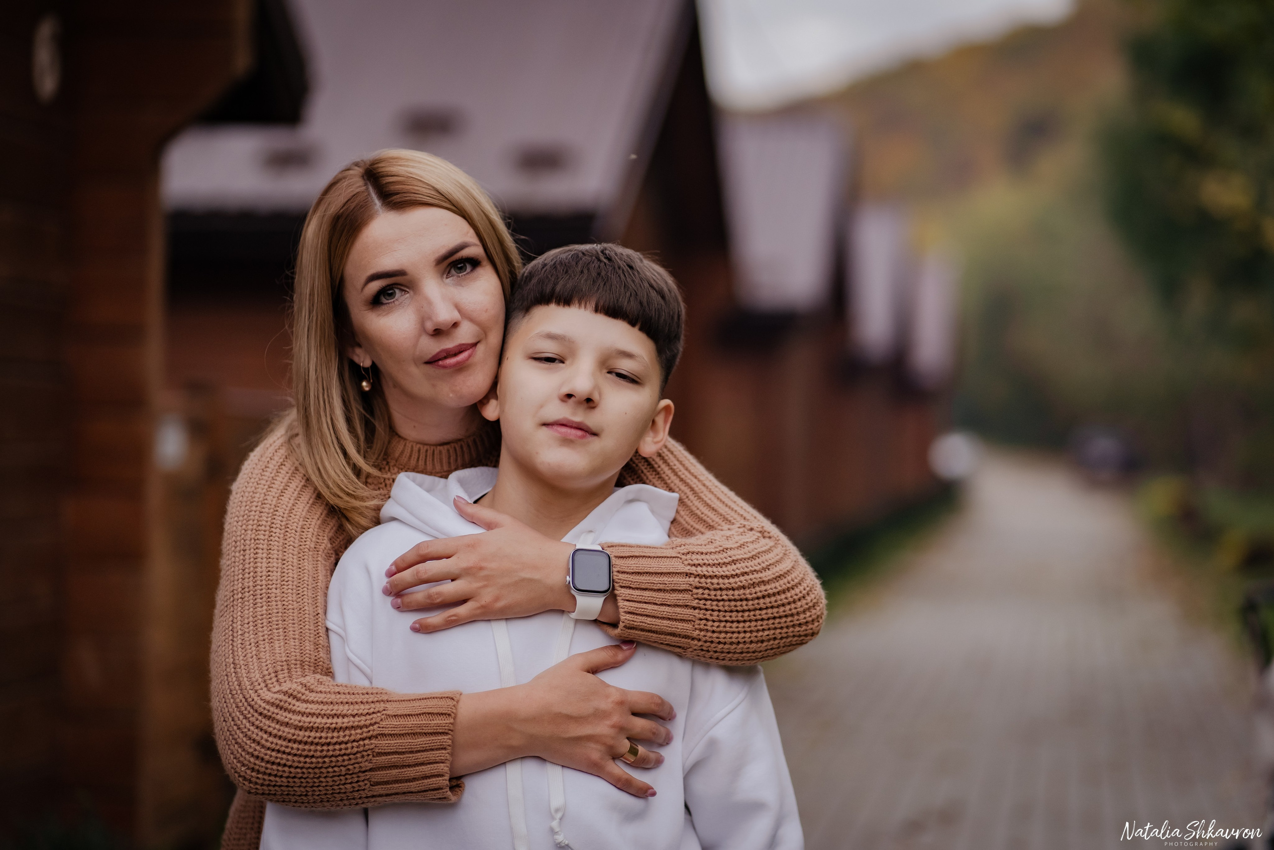 Сімейна фотосесія восени біля води. Family photographer in Kiev Natalia Shkavron