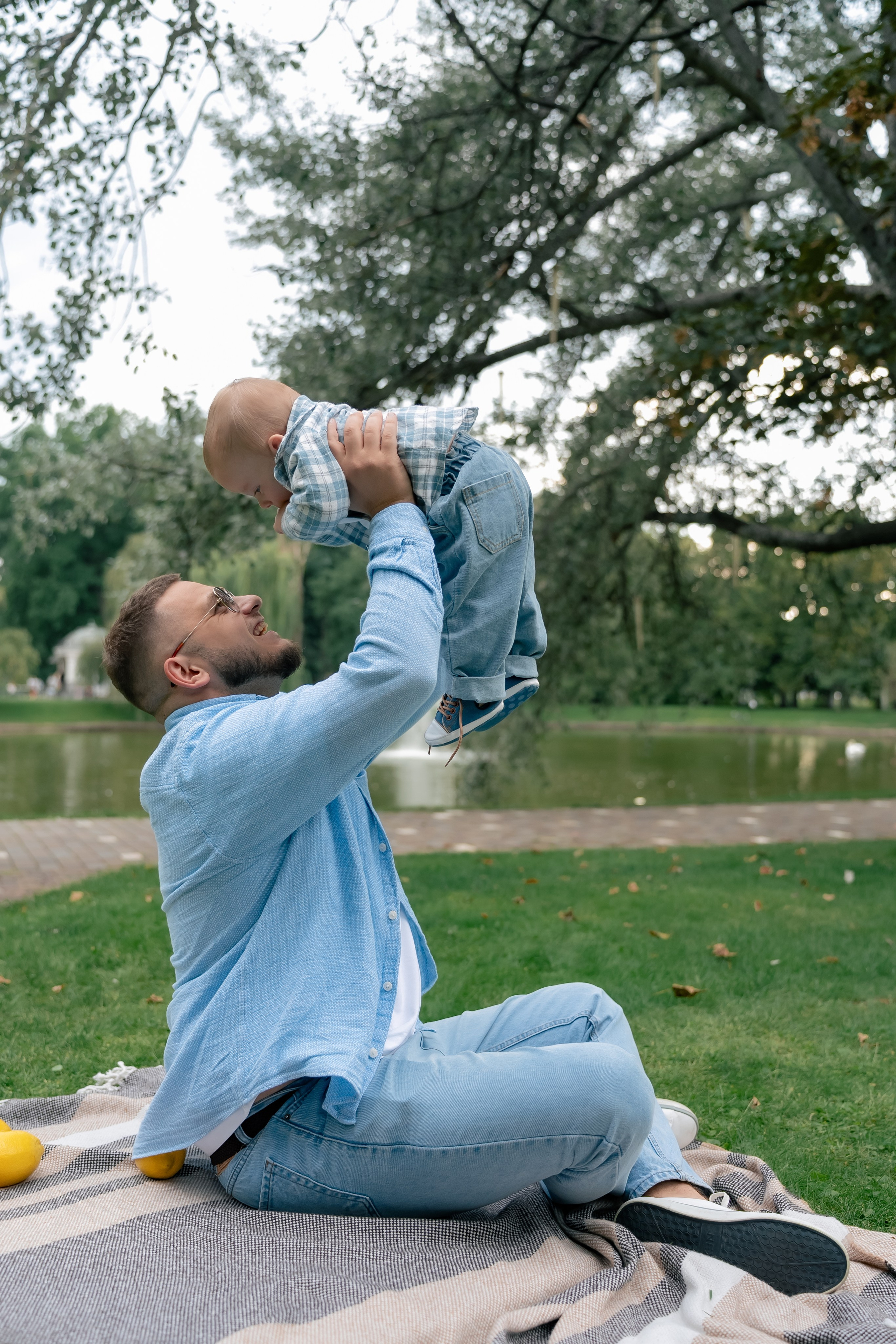 Сімейна фотосесія у парку Прага. Сімейний фотограф Київ Наталія Шкаврон