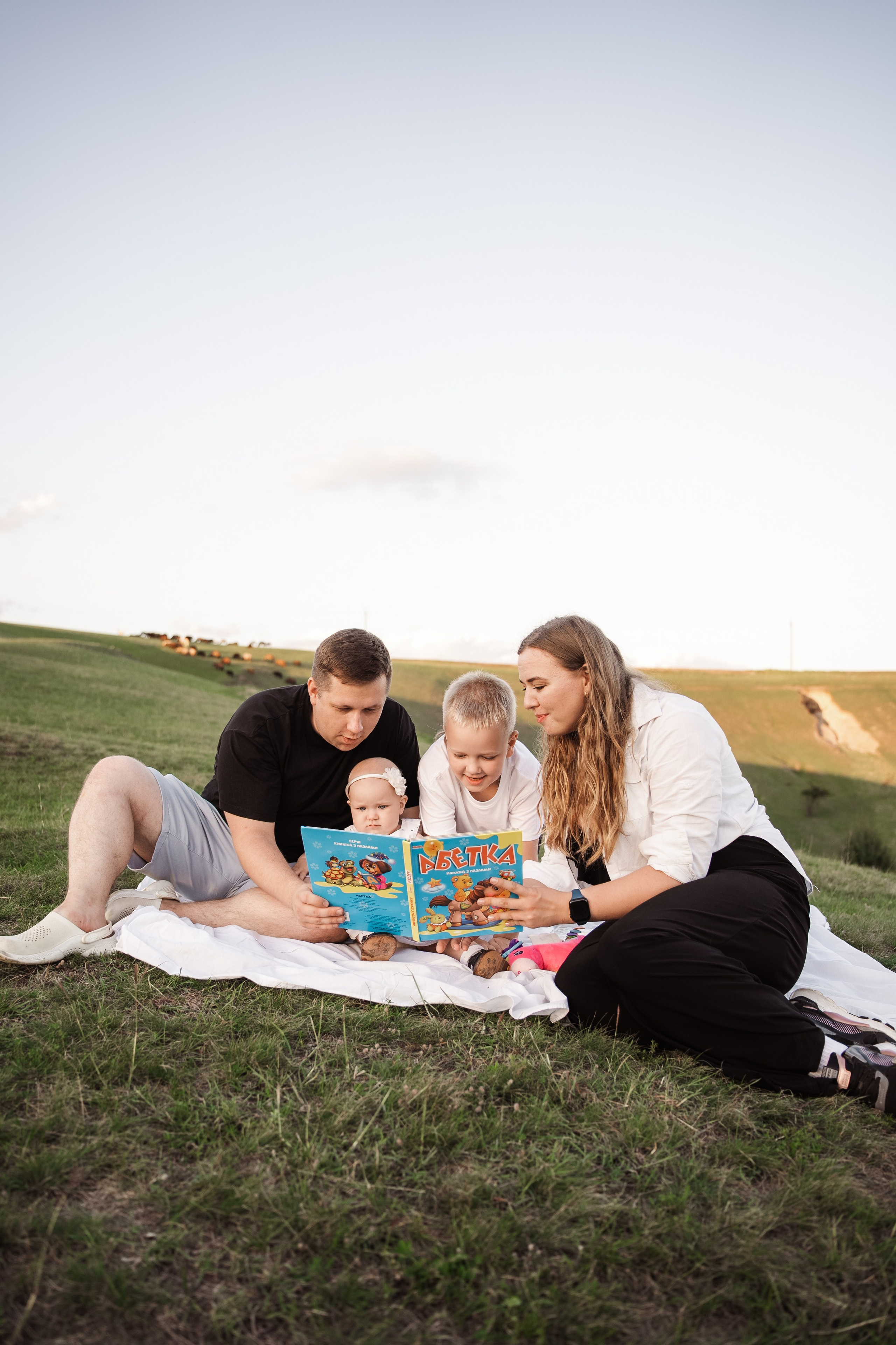 Святкування 1-го дня народження на овечій фермі. Family photographer in Kiev Natalia Shkavron